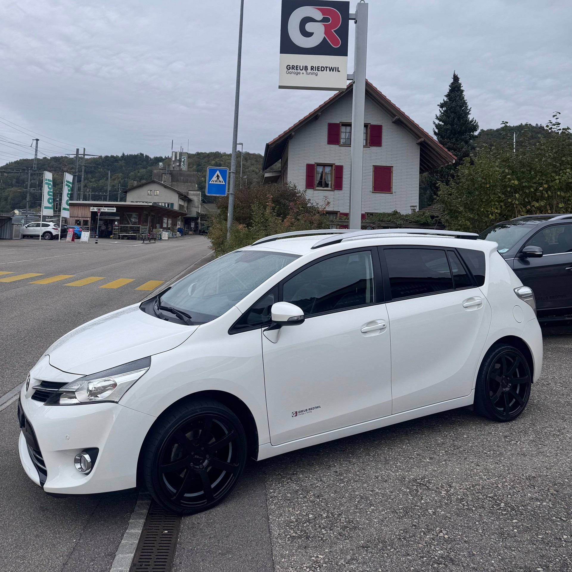 TOYOTA Verso 1.8 Swiss Trend Multidrive S-showroom-element-1