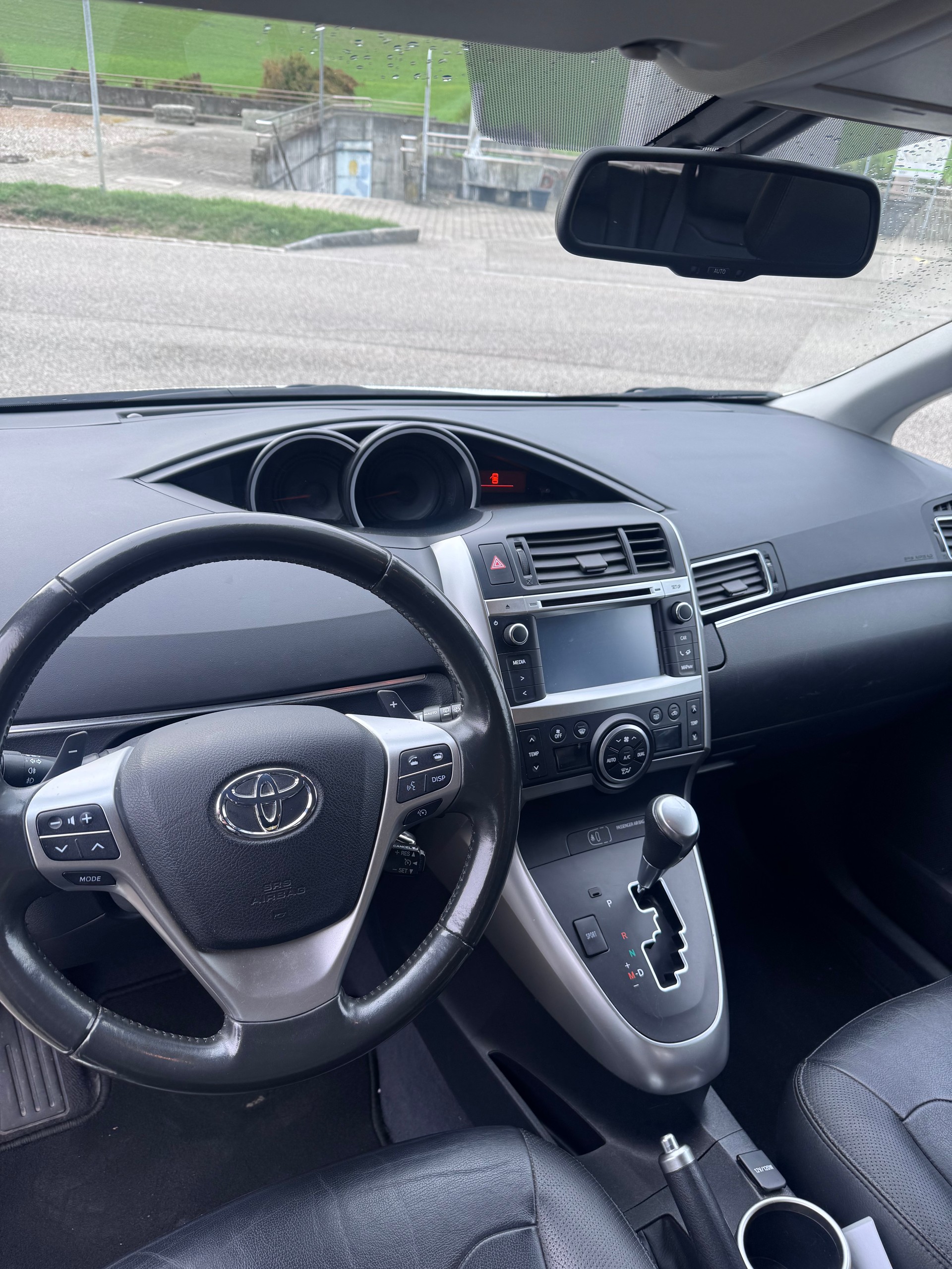 TOYOTA Verso 1.8 Swiss Trend Multidrive S-image-11