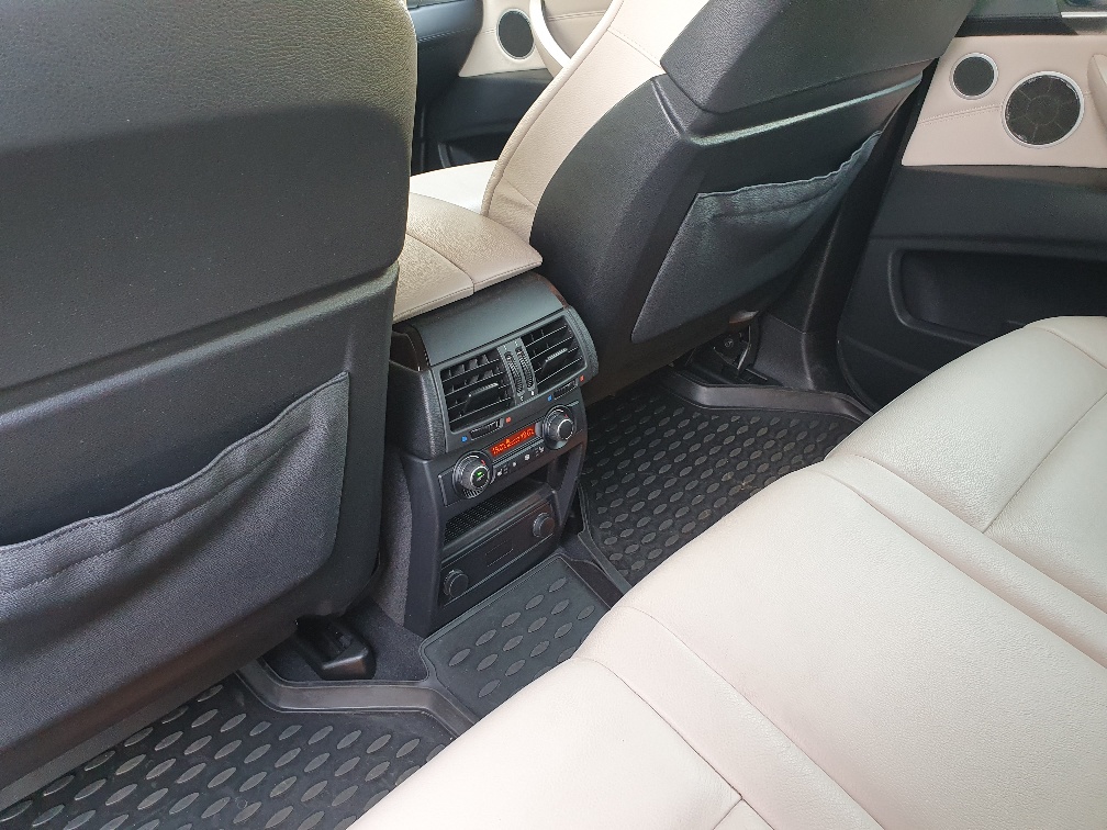 BMW X5 xDrive 50i Steptronic-image-15