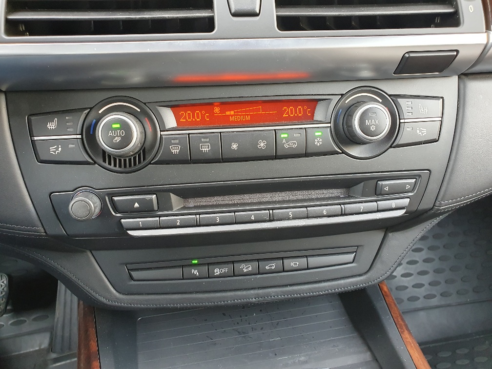 BMW X5 xDrive 50i Steptronic-image-10
