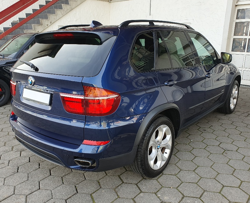 BMW X5 xDrive 50i Steptronic-image-2