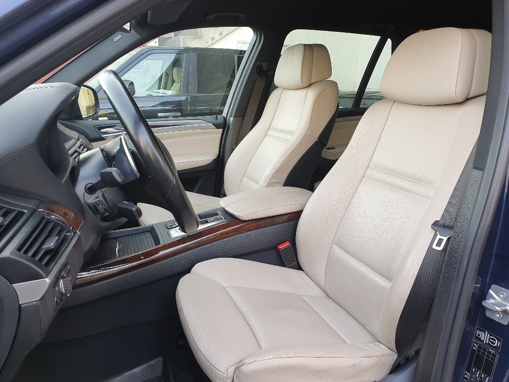 BMW X5 xDrive 50i Steptronic-image-6