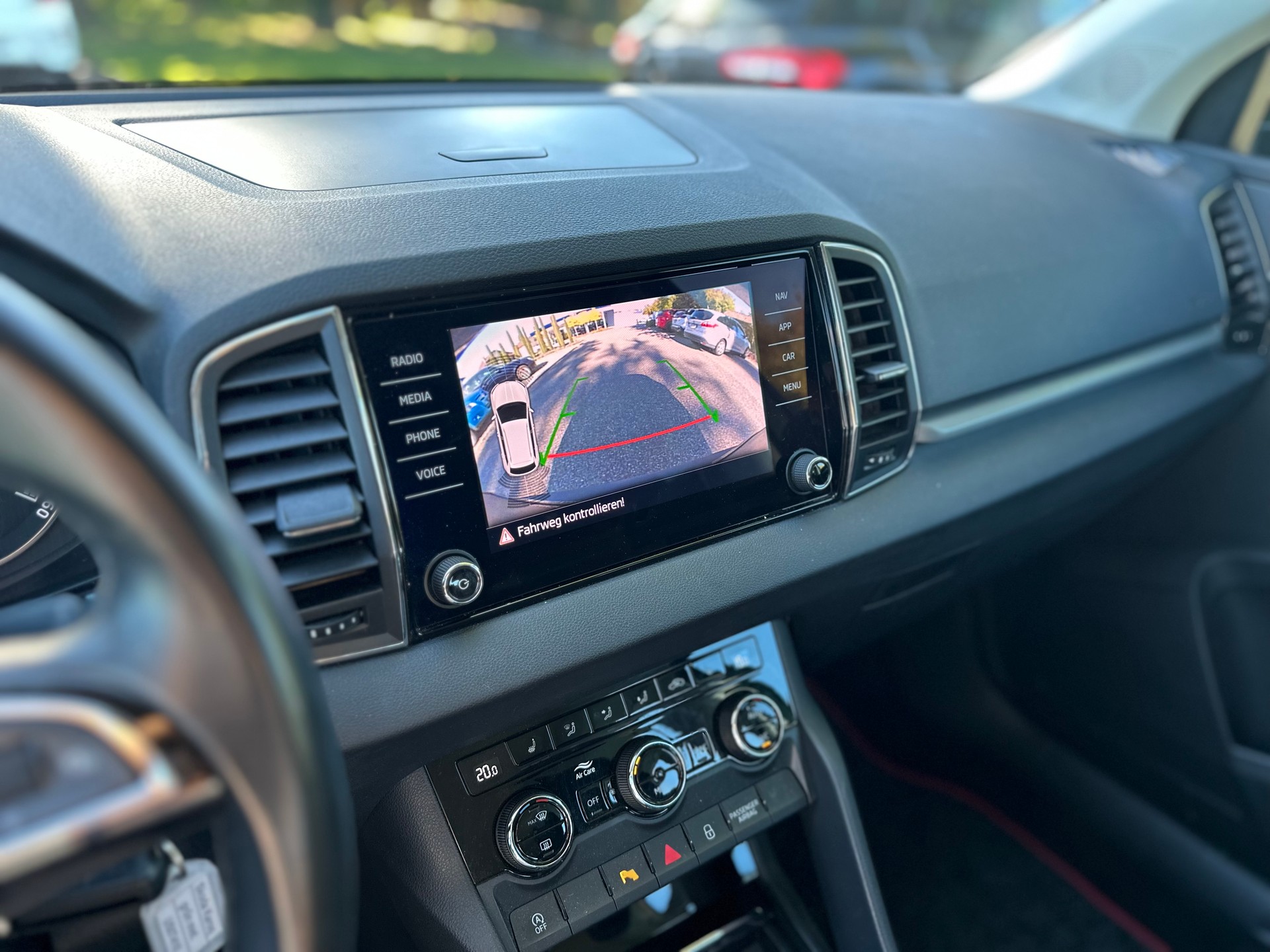 SKODA Karoq 1.5 TSI ACT Ambition DSG-image-12