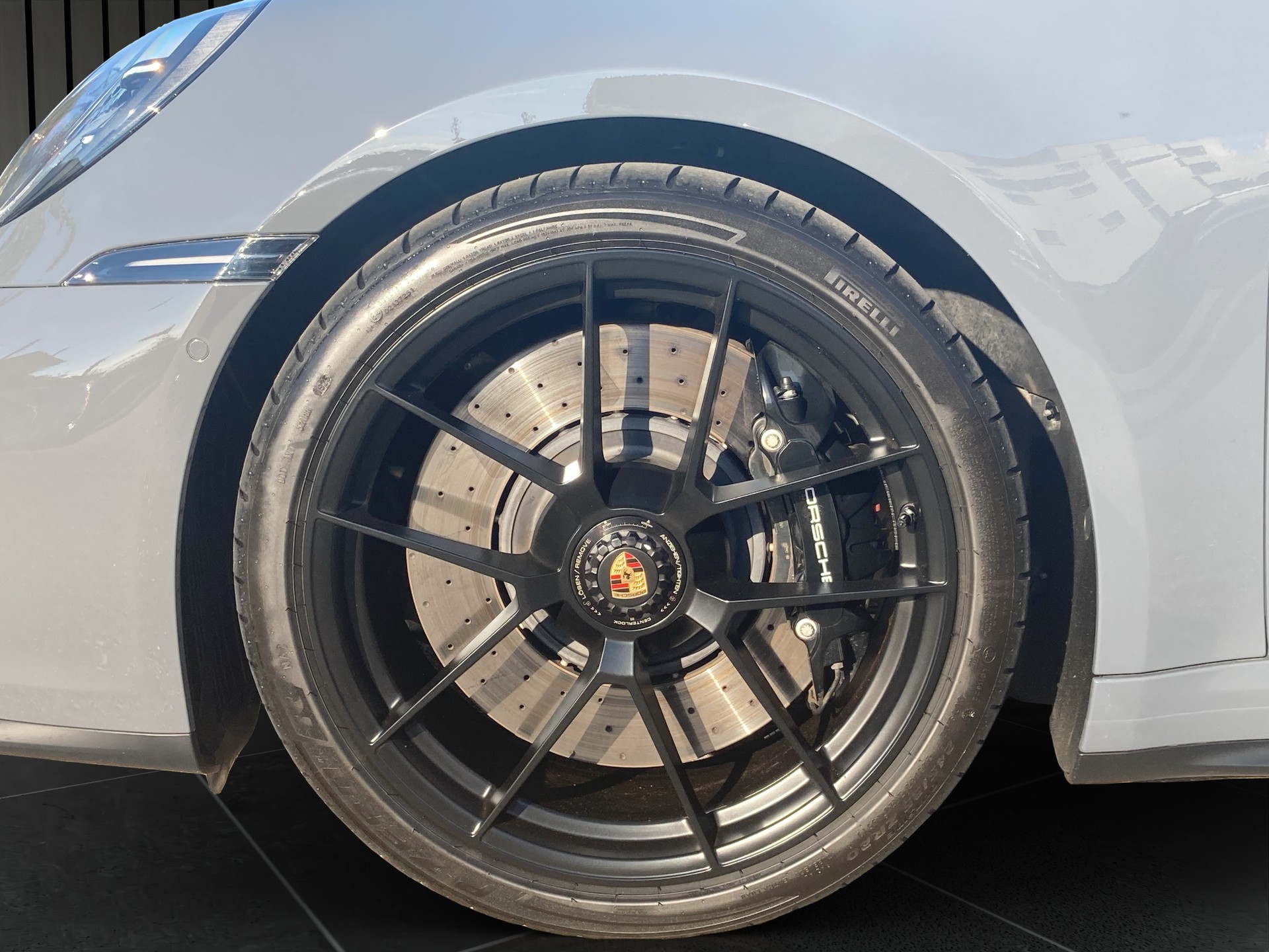 PORSCHE 911 Targa 4 GTS-image-8