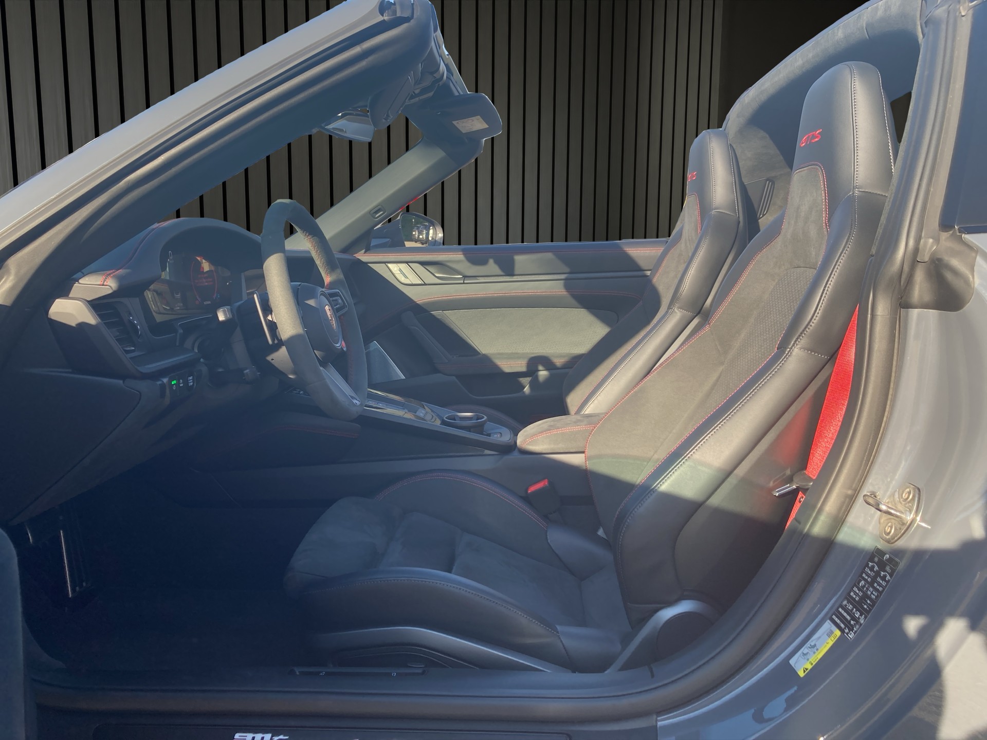 PORSCHE 911 Targa 4 GTS-image-9