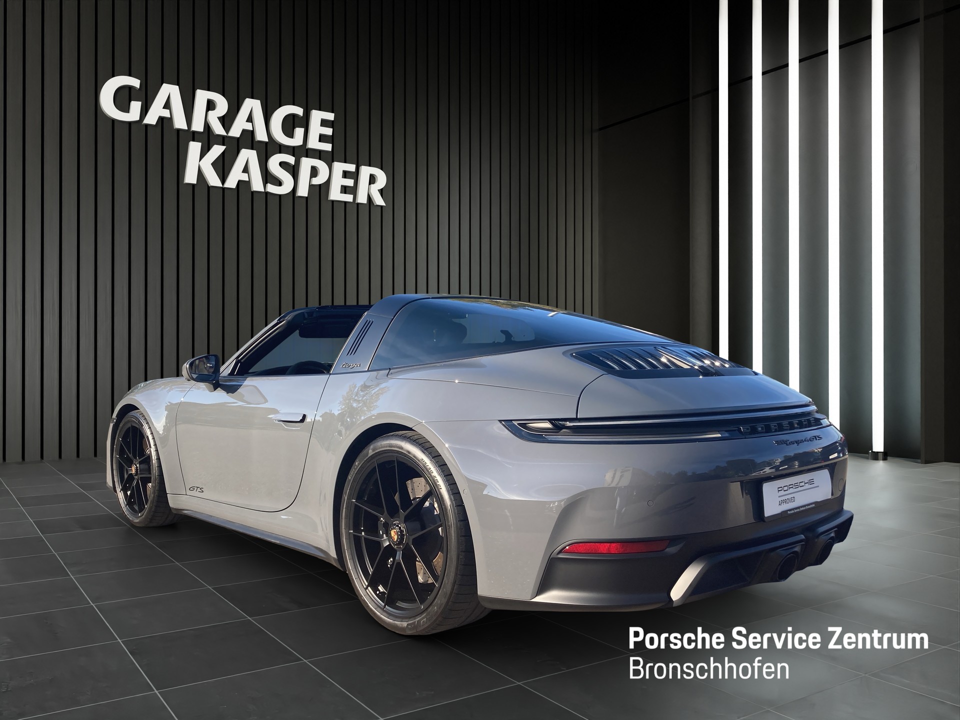 PORSCHE 911 Targa 4 GTS-image-2