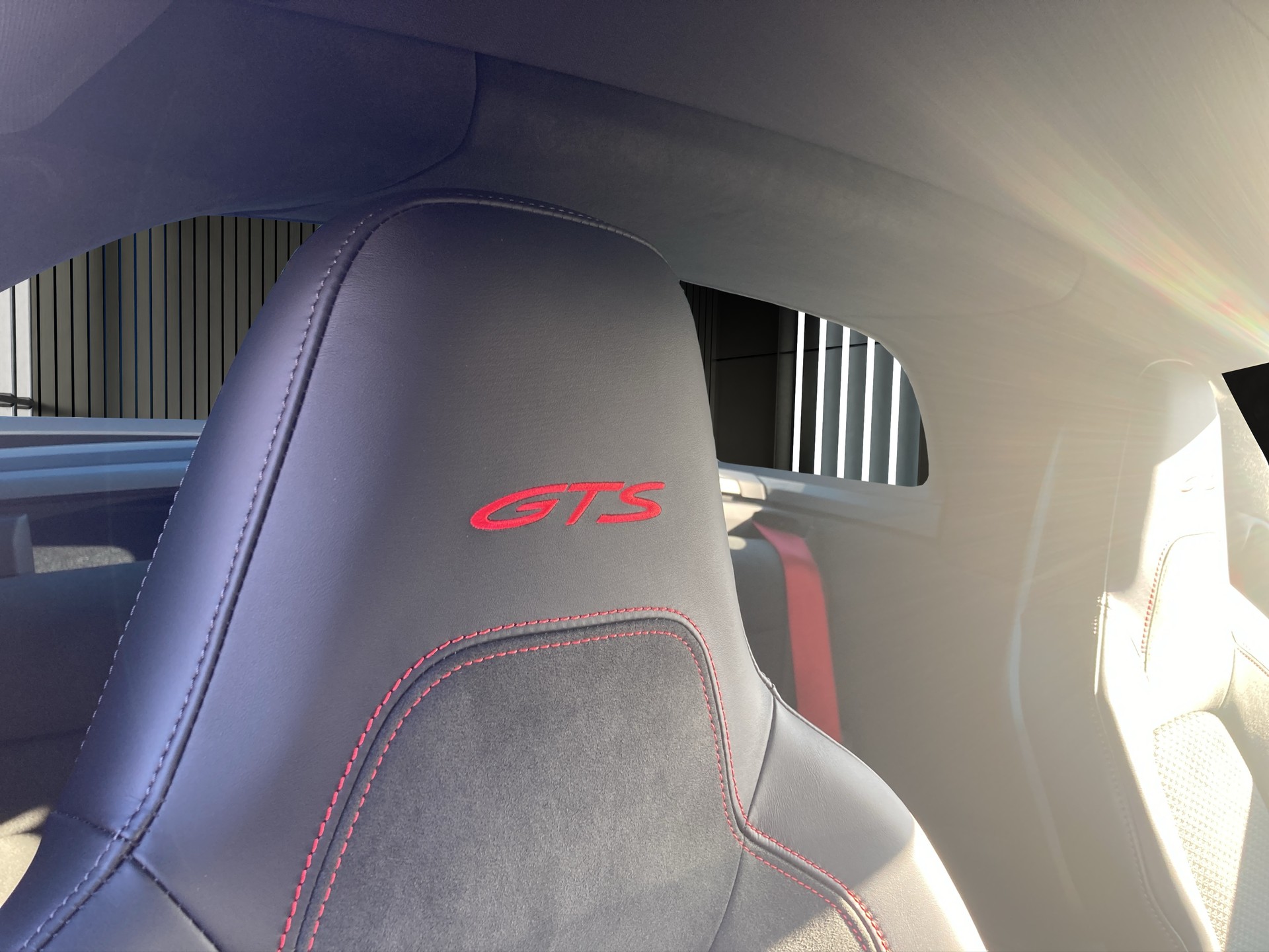 PORSCHE 911 Targa 4 GTS-image-17