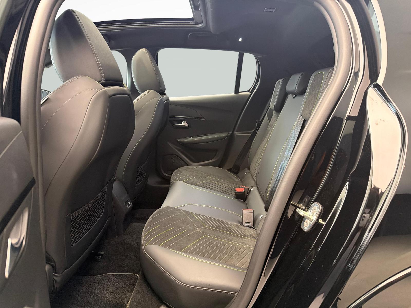 PEUGEOT 208 1.2 Hybrid 145 GT-image-10