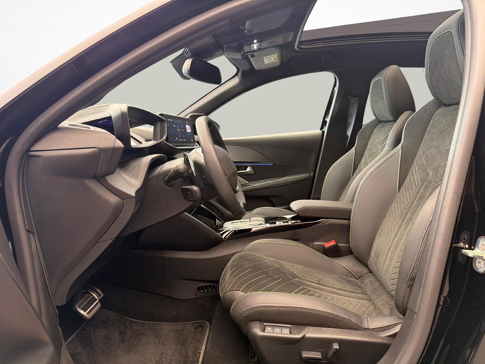 PEUGEOT 208 1.2 Hybrid 145 GT-image-9