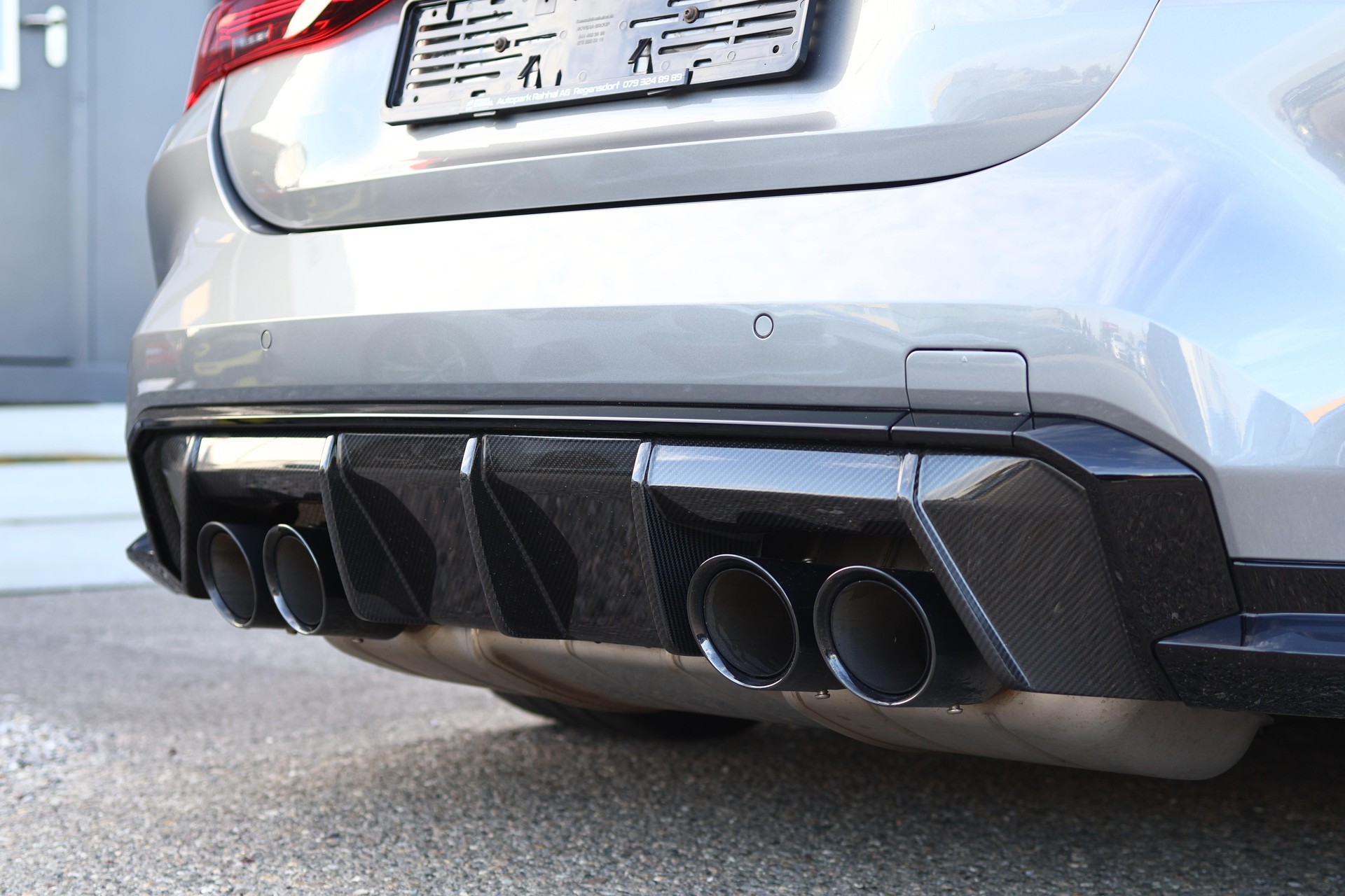 BMW M4 Competition xDrive Coupé * M CARBON SCHALENSITZE * CARBON EXTERIEUR+INTERIEUR * LASERLICHT *-image-9