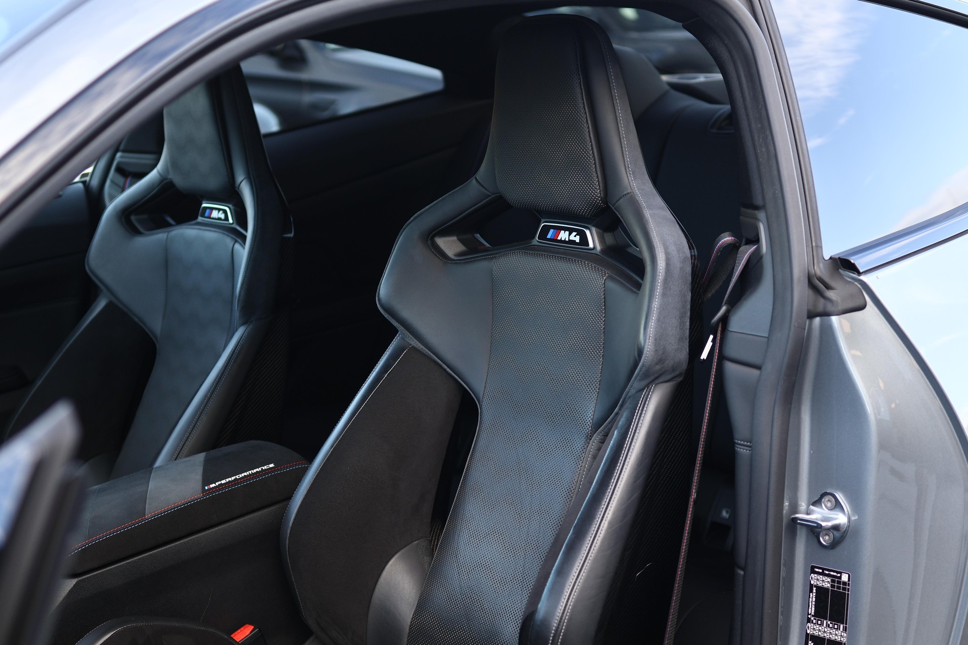 BMW M4 Competition xDrive Coupé * M CARBON SCHALENSITZE * CARBON EXTERIEUR+INTERIEUR * LASERLICHT *-image-17