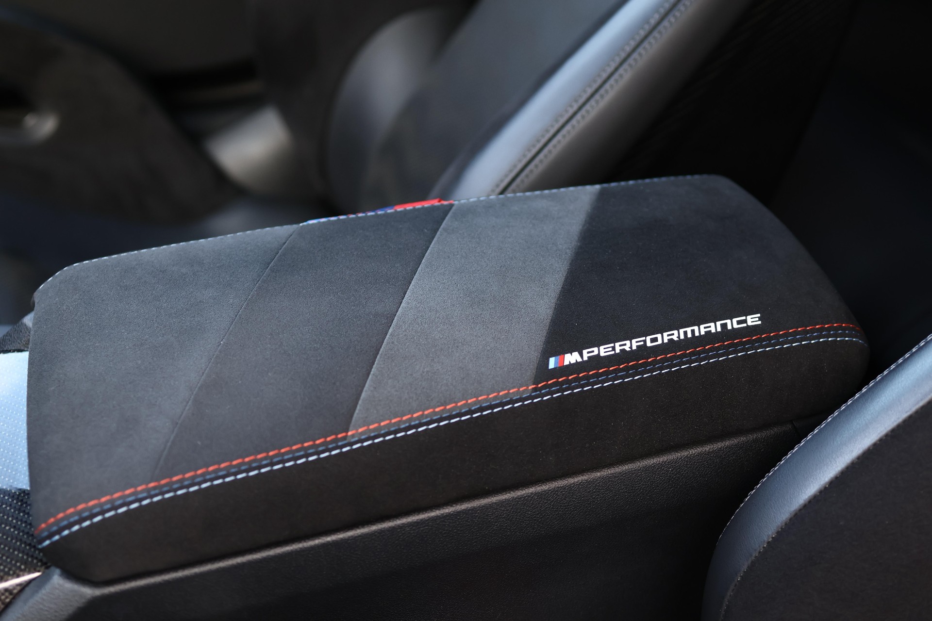 BMW M4 Competition xDrive Coupé * M CARBON SCHALENSITZE * CARBON EXTERIEUR+INTERIEUR * LASERLICHT *-image-27