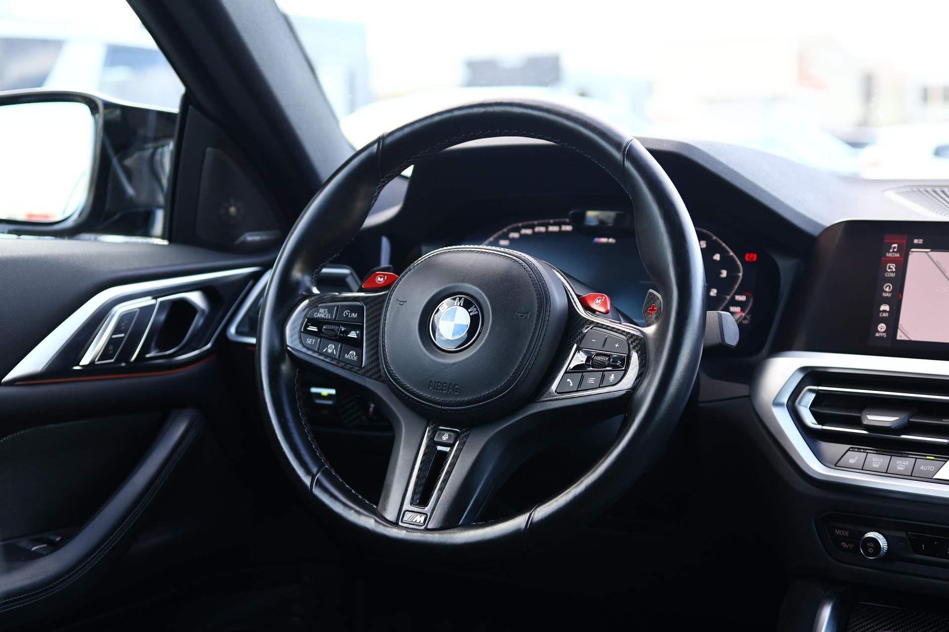 BMW M4 Competition xDrive Coupé * M CARBON SCHALENSITZE * CARBON EXTERIEUR+INTERIEUR * LASERLICHT *-image-25