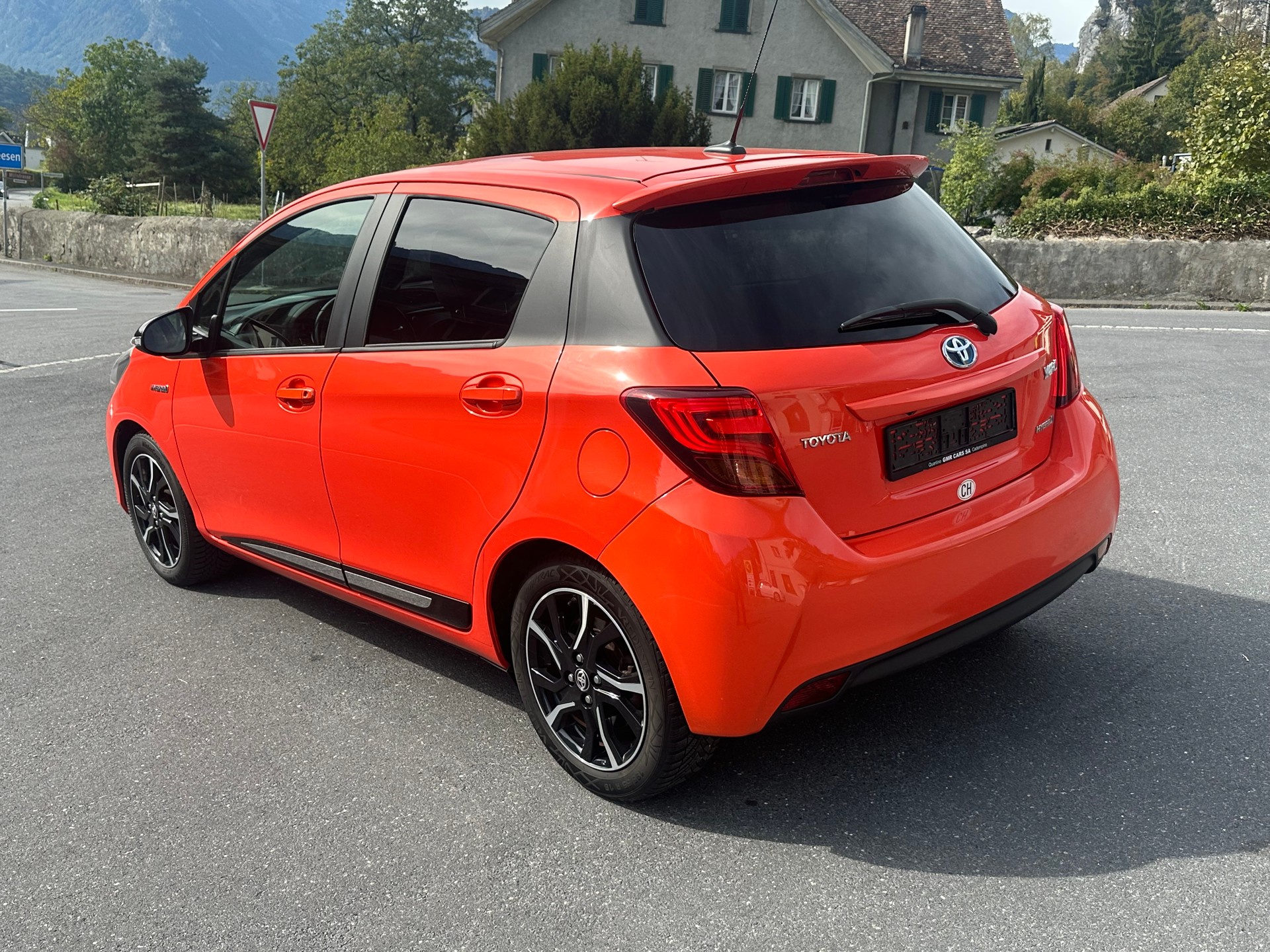 TOYOTA Yaris 1.5 VVT-i Hybrid Luna e-CVT-image-2