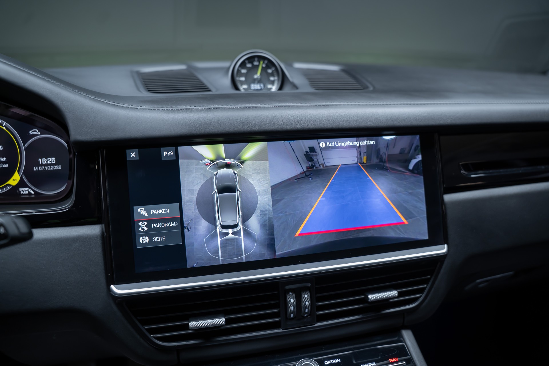 PORSCHE Cayenne 3.0 V6 E-Hybrid / CH-Fahrzeug / Sport-Chrono / Panorama-Schiebedach-image-28
