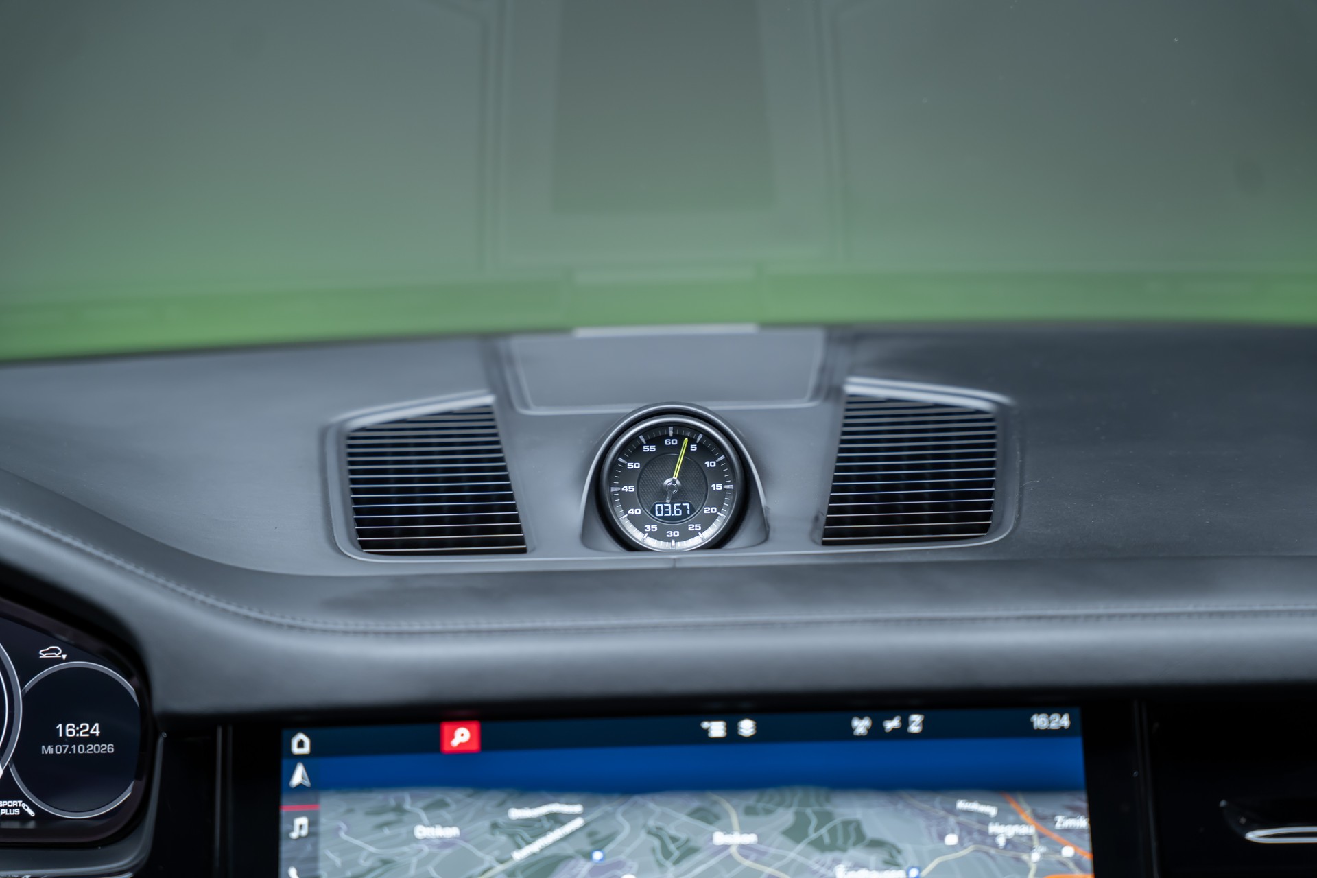 PORSCHE Cayenne 3.0 V6 E-Hybrid / CH-Fahrzeug / Sport-Chrono / Panorama-Schiebedach-image-25