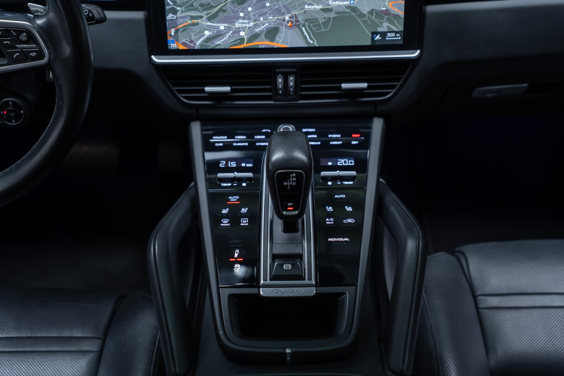 PORSCHE Cayenne 3.0 V6 E-Hybrid / CH-Fahrzeug / Sport-Chrono / Panorama-Schiebedach-image-19