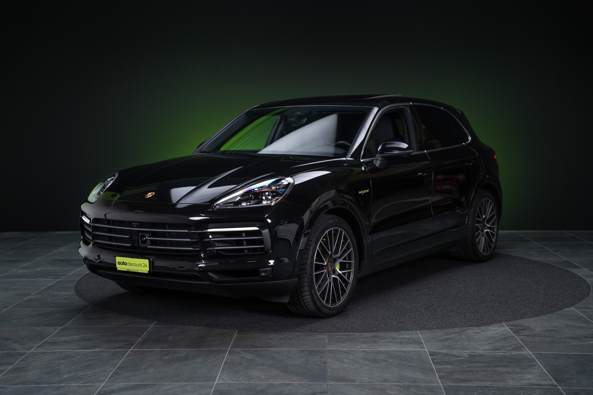 PORSCHE Cayenne 3.0 V6 E-Hybrid / CH-Fahrzeug / Sport-Chrono / Panorama-Schiebedach-image-0
