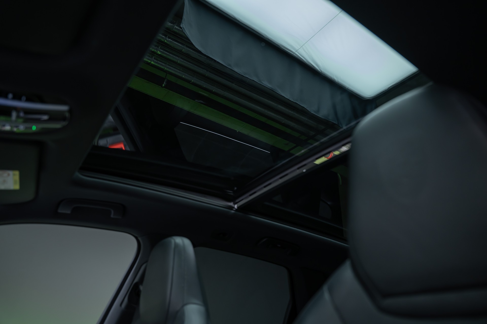 PORSCHE Cayenne 3.0 V6 E-Hybrid / CH-Fahrzeug / Sport-Chrono / Panorama-Schiebedach-image-14