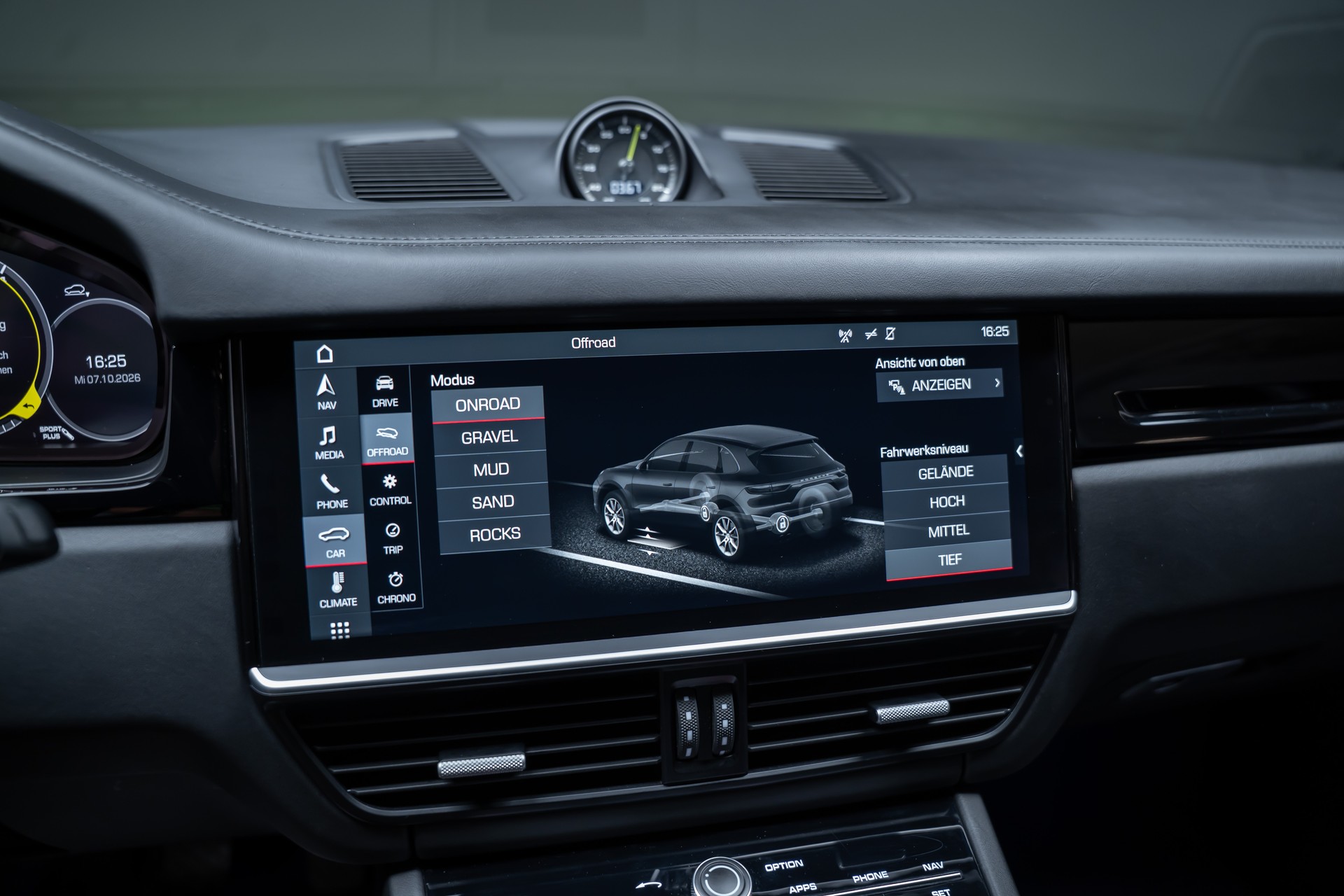 PORSCHE Cayenne 3.0 V6 E-Hybrid / CH-Fahrzeug / Sport-Chrono / Panorama-Schiebedach-image-30