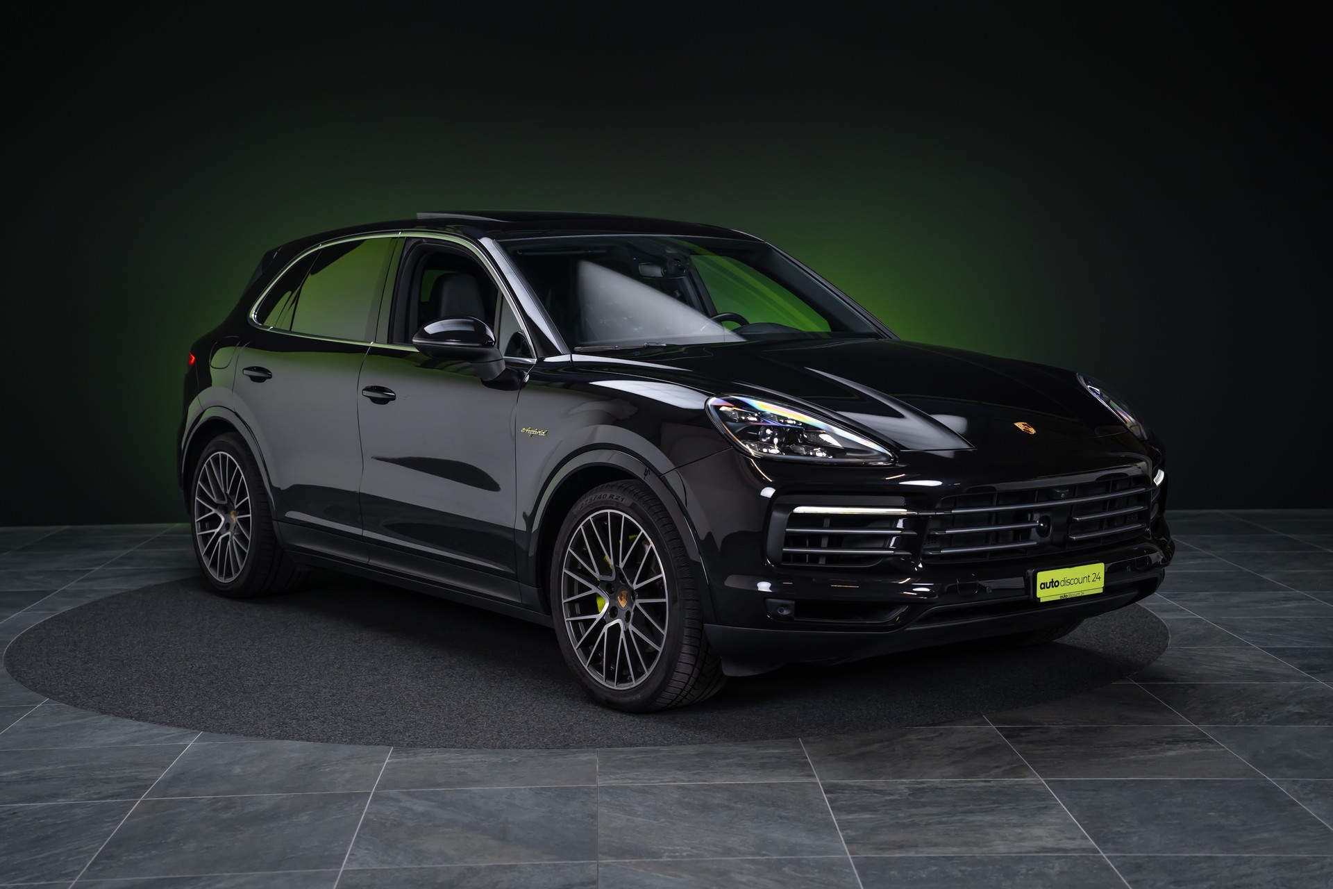 PORSCHE Cayenne 3.0 V6 E-Hybrid / CH-Fahrzeug / Sport-Chrono / Panorama-Schiebedach-image-2
