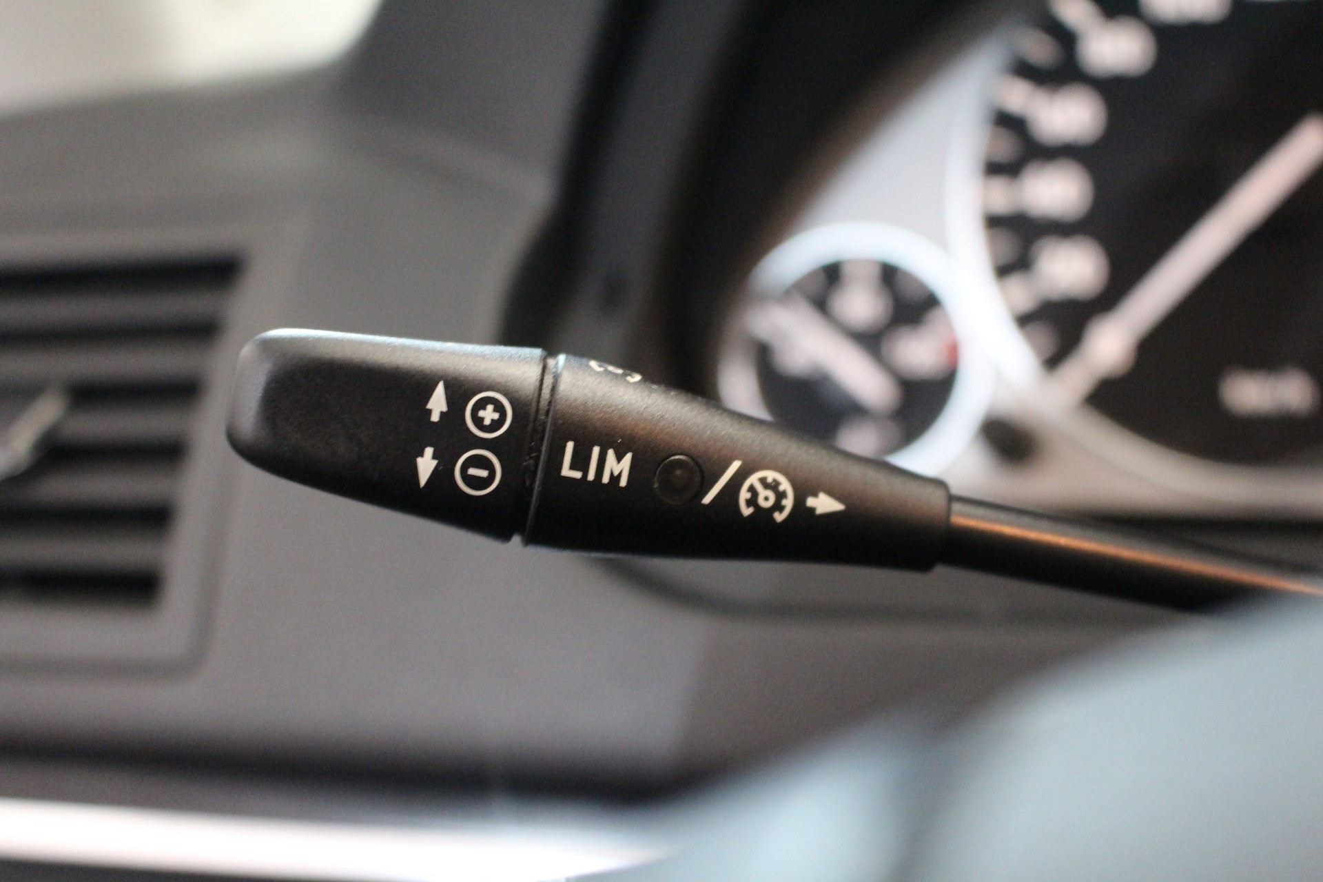 MERCEDES-BENZ B 200 Turbo-image-11