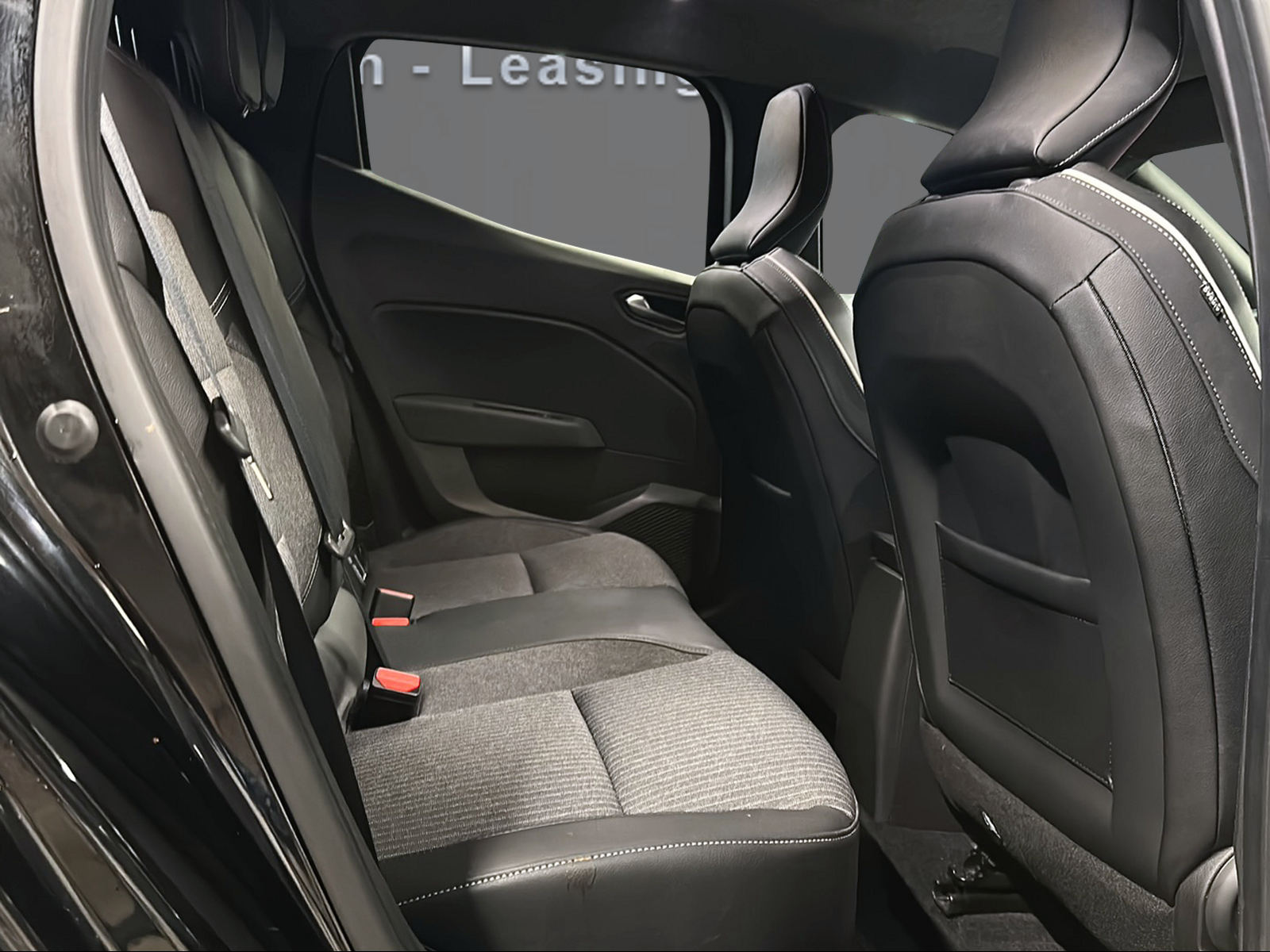 RENAULT Clio 1.6 E-Tech Techno-image-12
