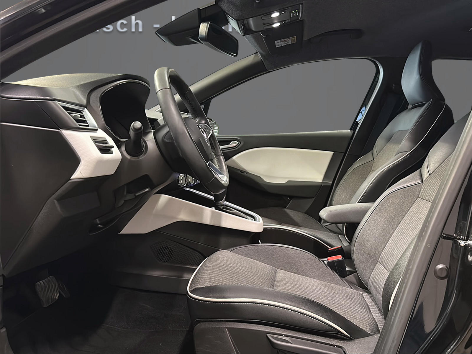 RENAULT Clio 1.6 E-Tech Techno-image-9