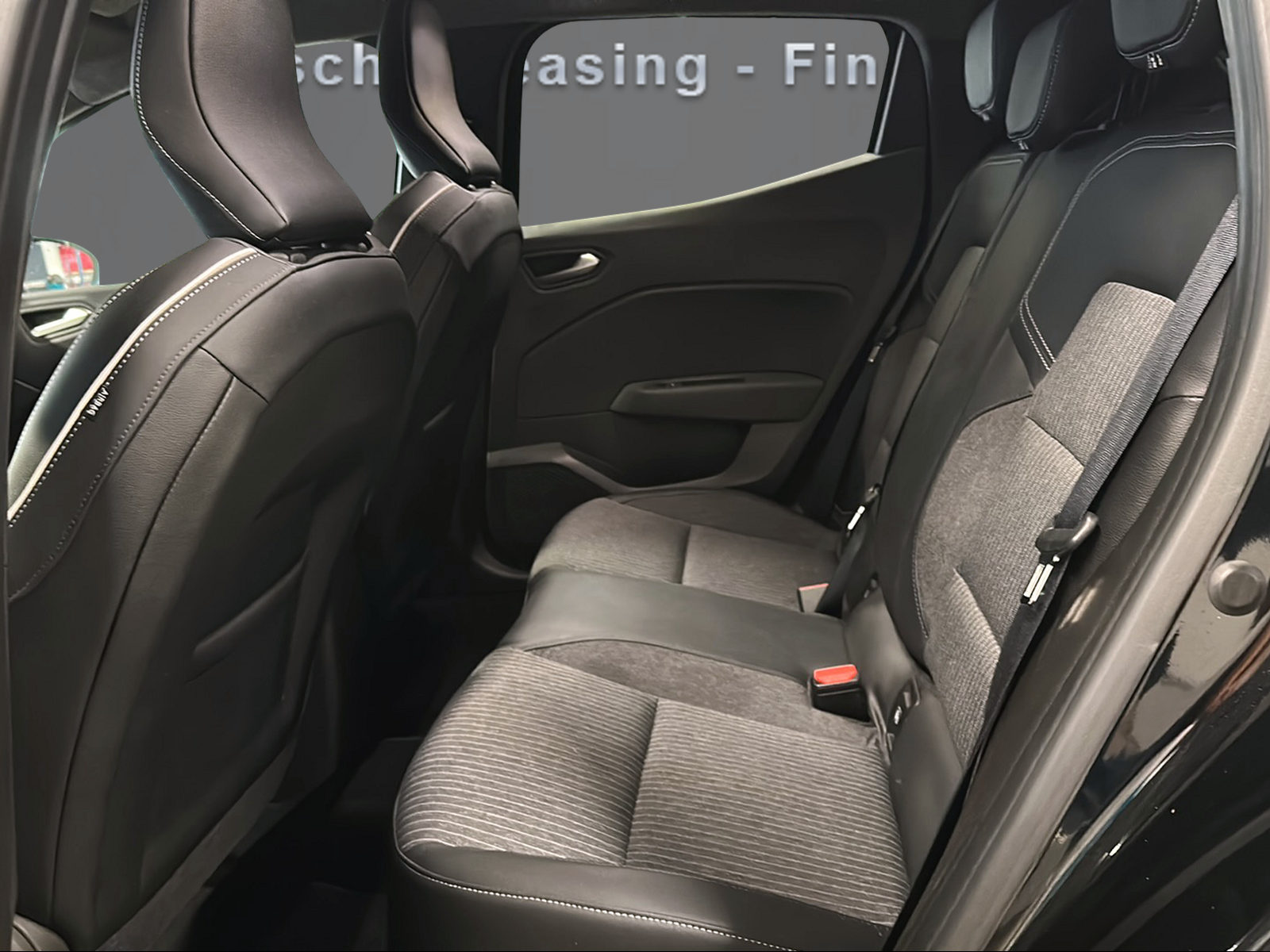 RENAULT Clio 1.6 E-Tech Techno-image-11