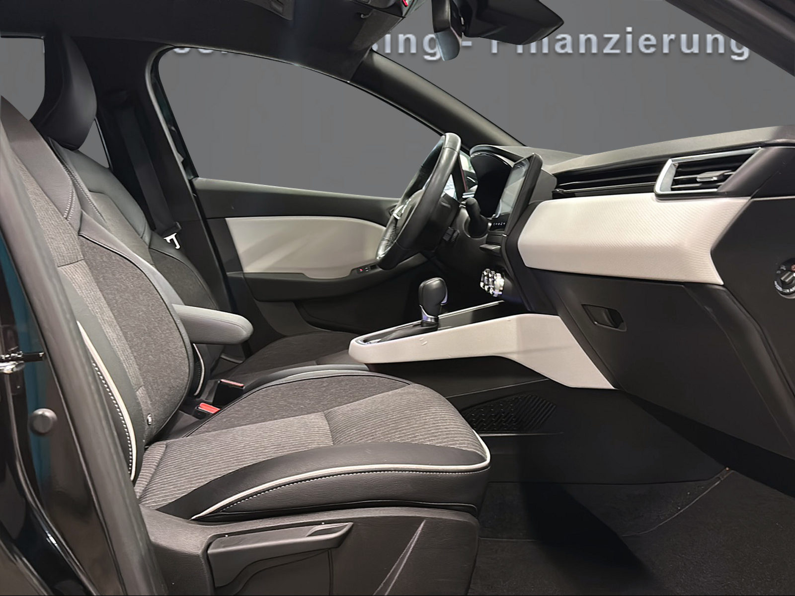 RENAULT Clio 1.6 E-Tech Techno-image-10