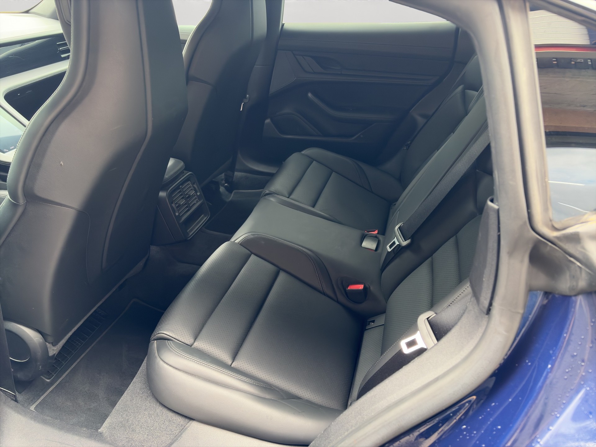 PORSCHE Taycan 4S-image-8