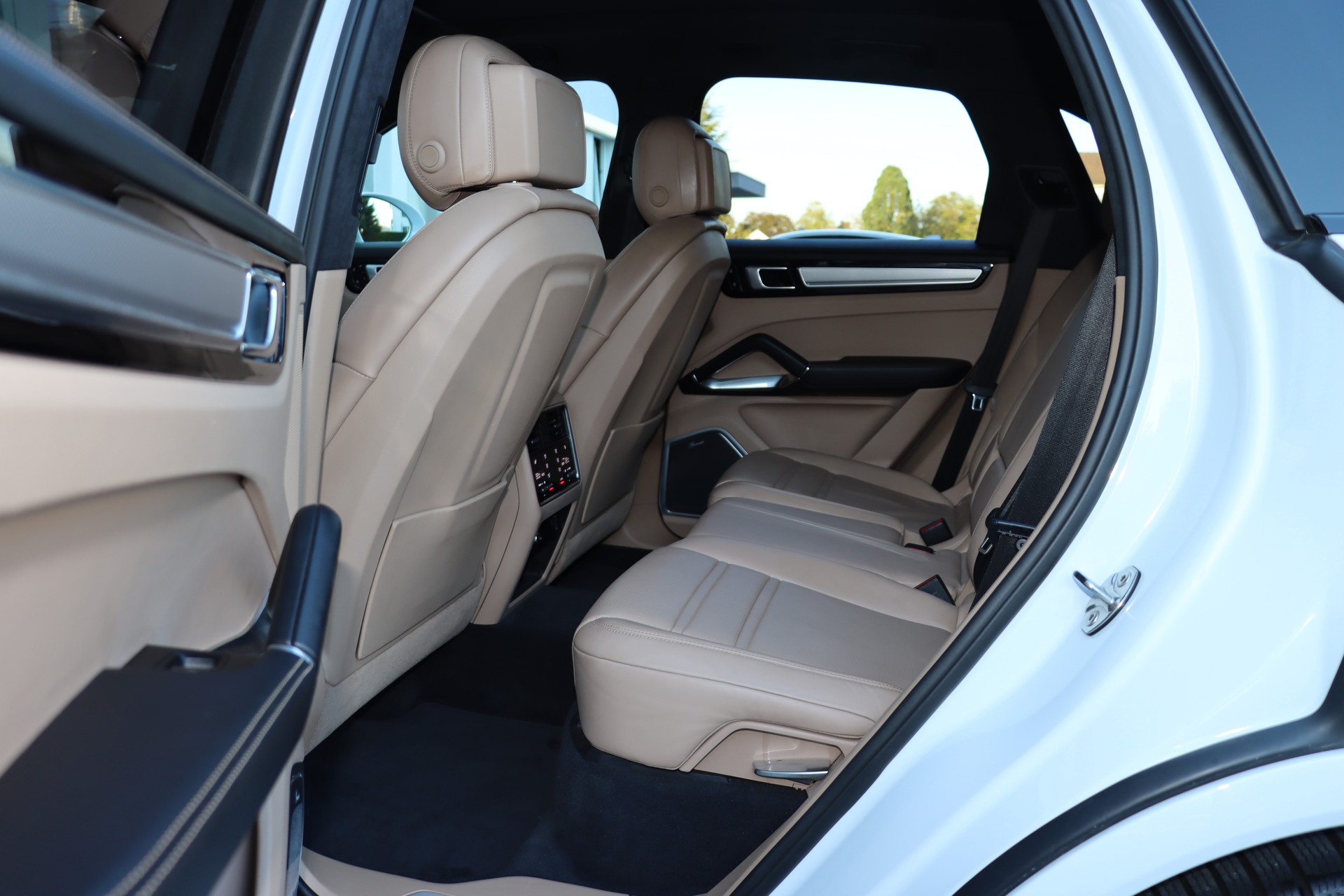 PORSCHE Cayenne Turbo-image-10