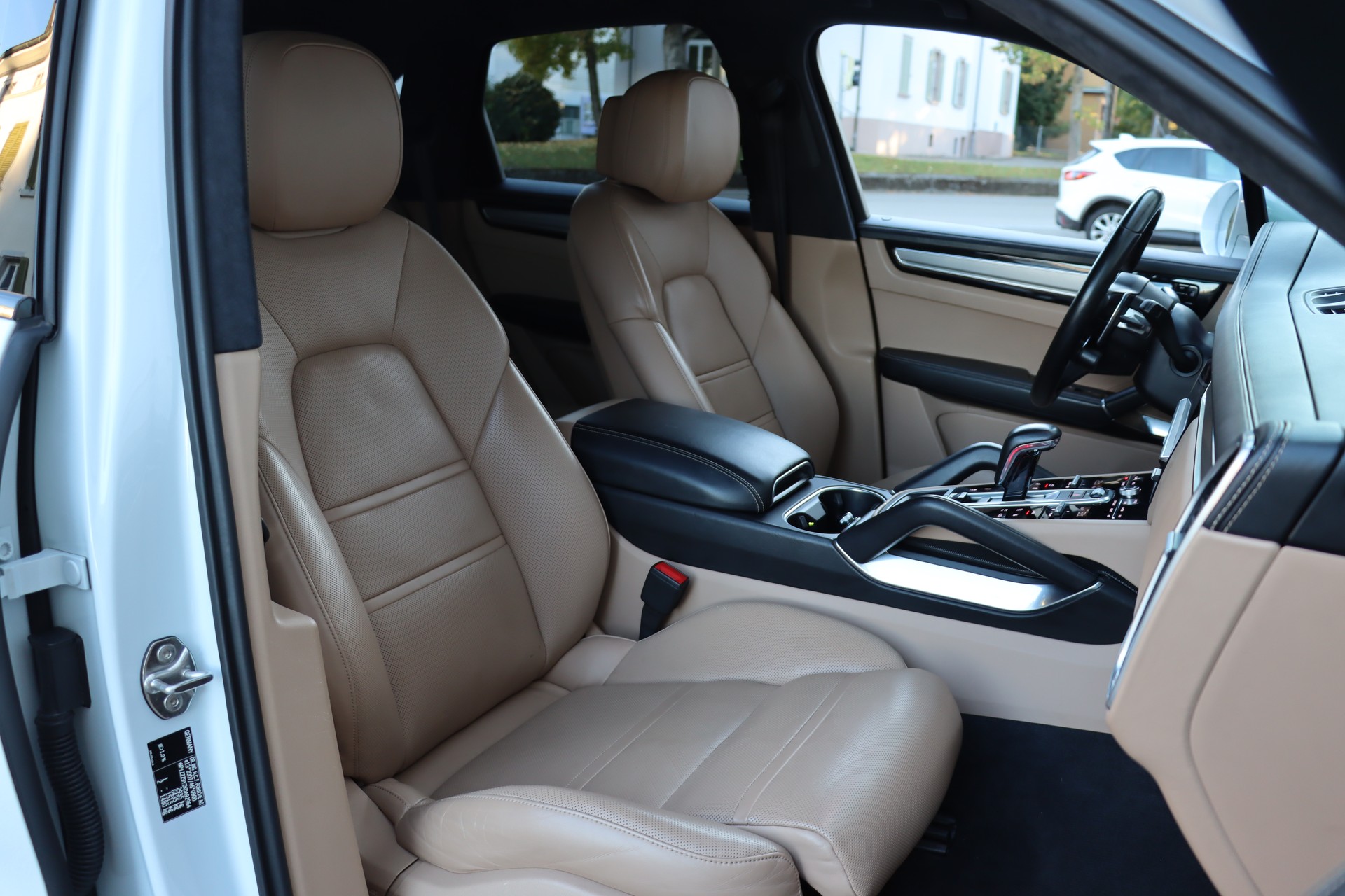 PORSCHE Cayenne Turbo-image-5