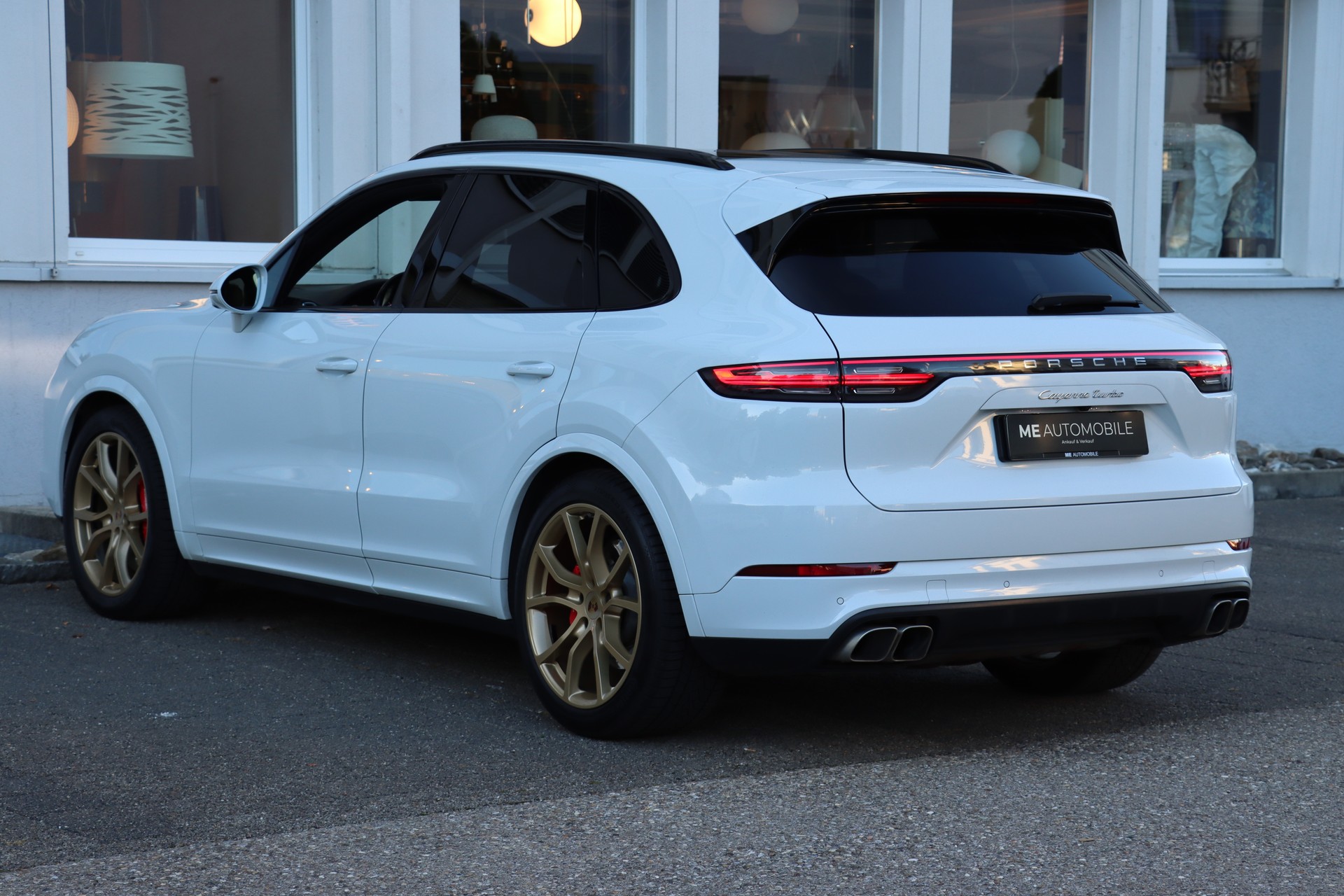 PORSCHE Cayenne Turbo-image-2