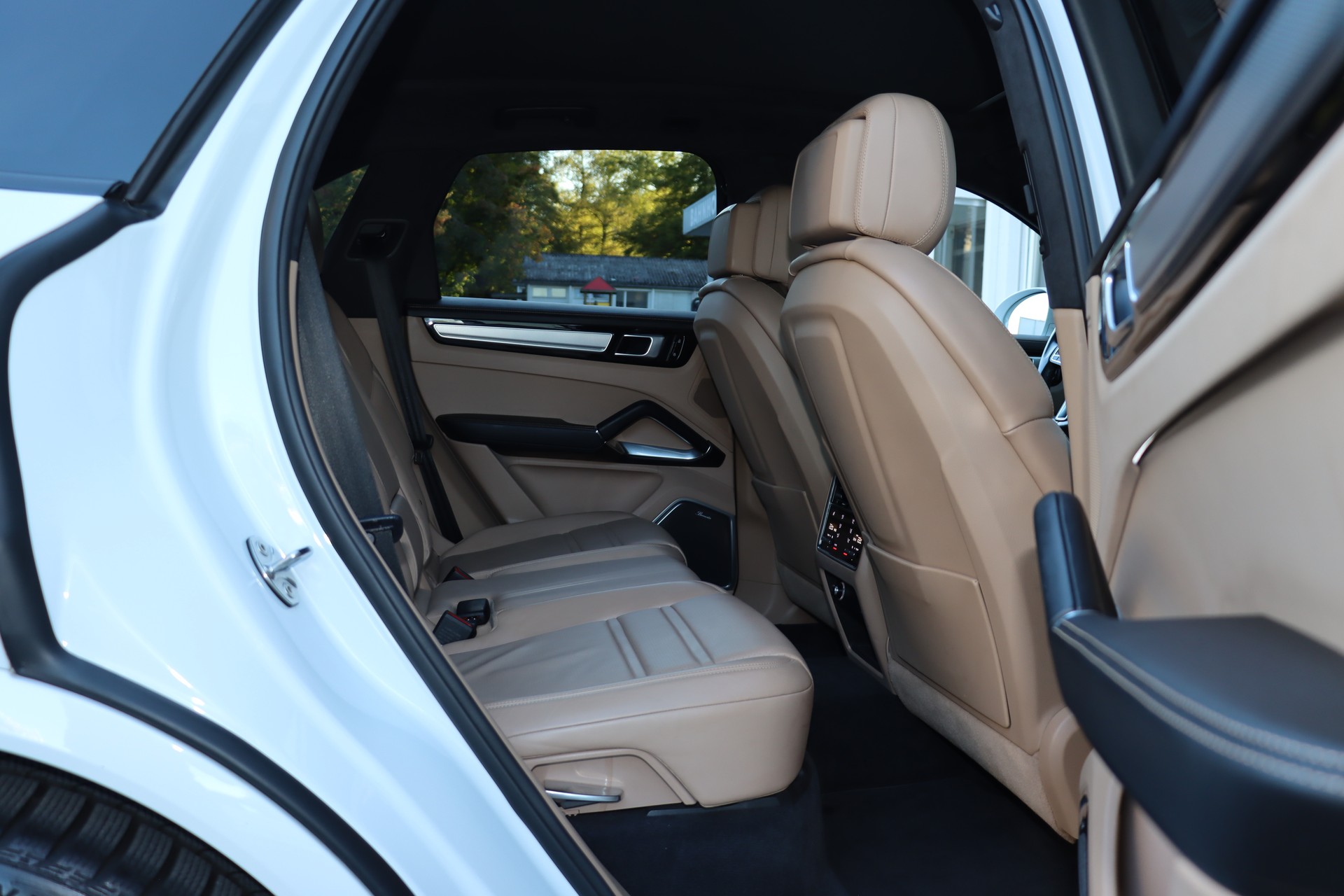 PORSCHE Cayenne Turbo-image-9