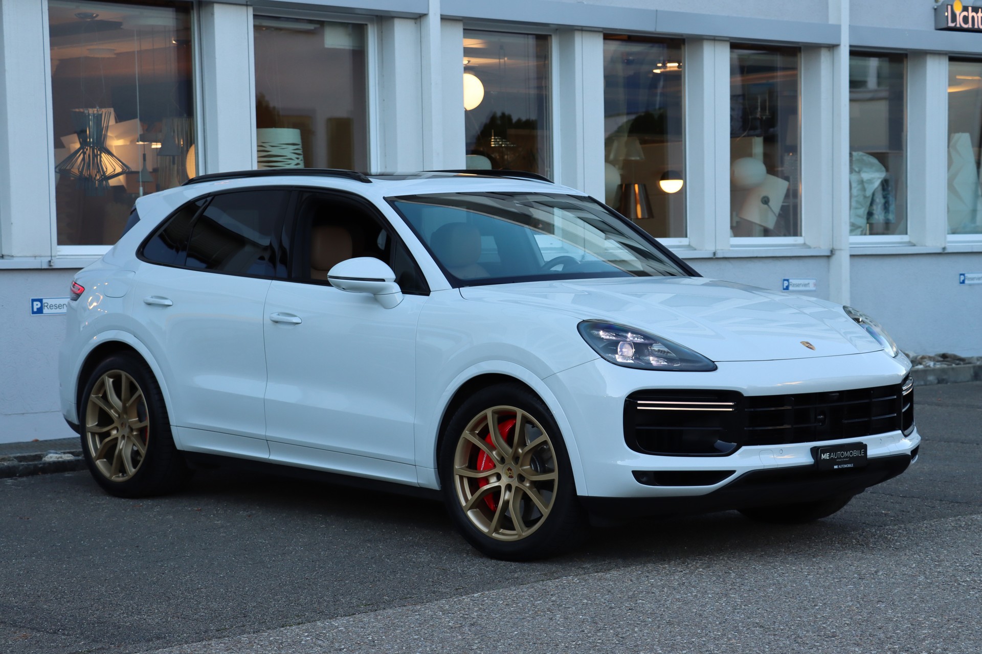 PORSCHE Cayenne Turbo-image-1