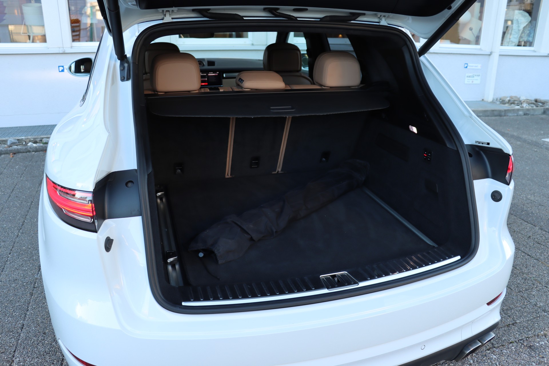 PORSCHE Cayenne Turbo-image-12