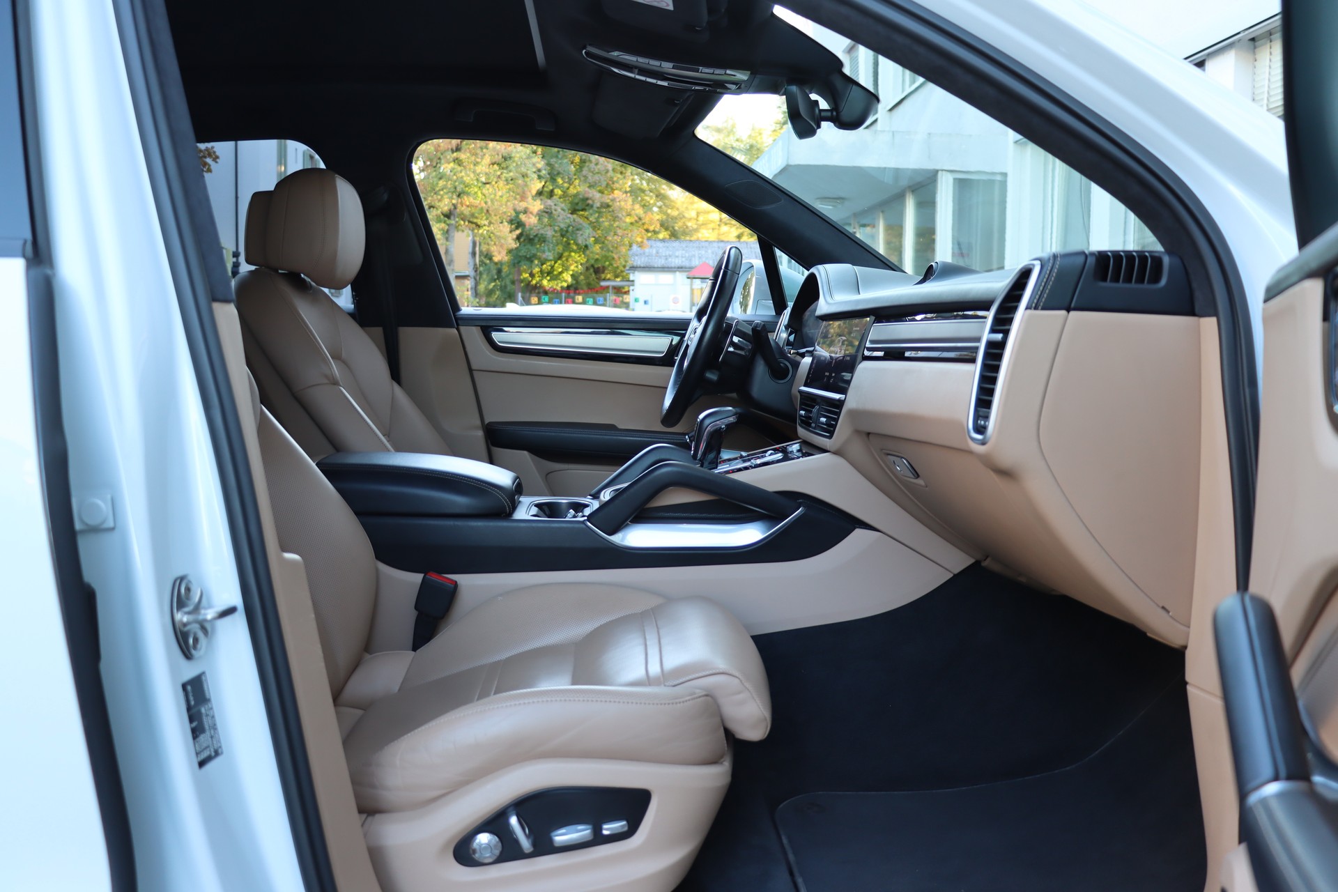 PORSCHE Cayenne Turbo-image-7
