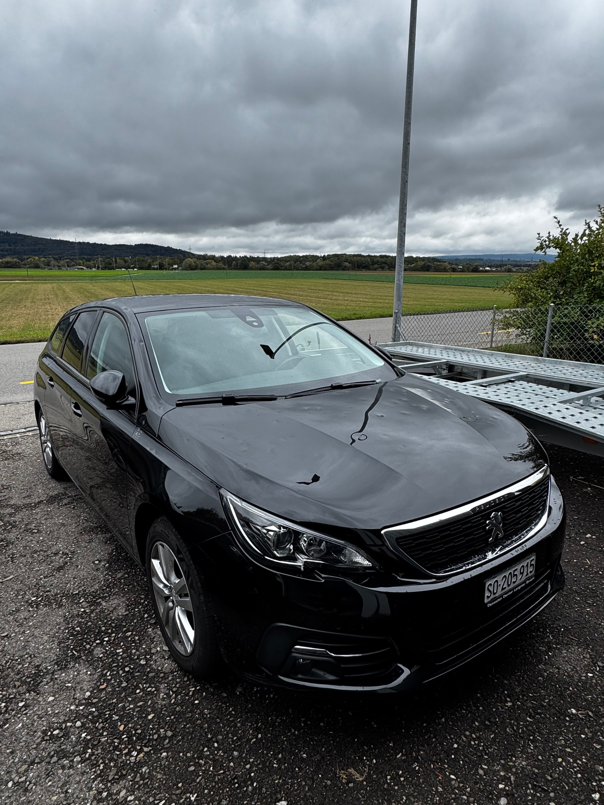 PEUGEOT 1.5 BlueHDi Business Line-image-3