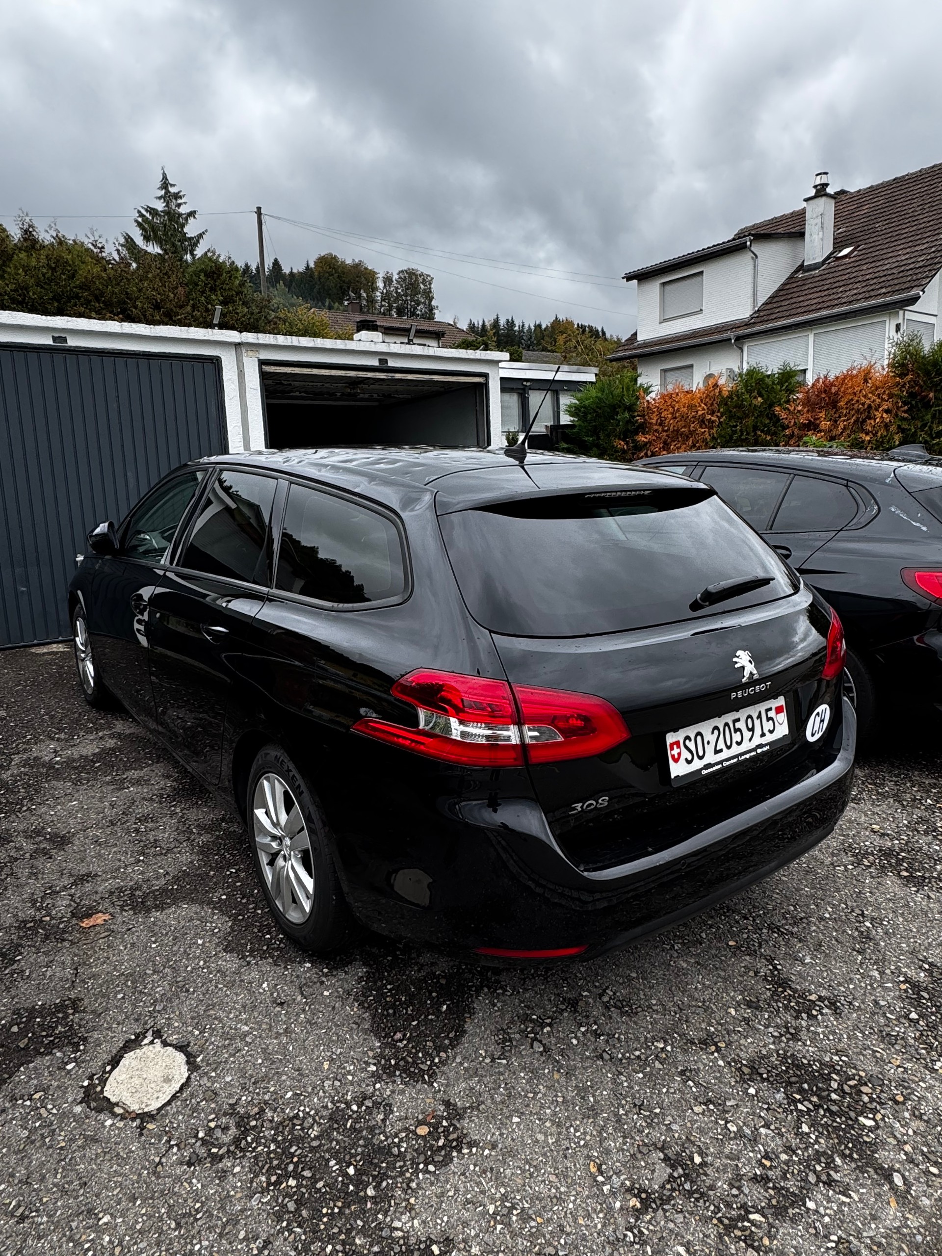 PEUGEOT 1.5 BlueHDi Business Line-image-1