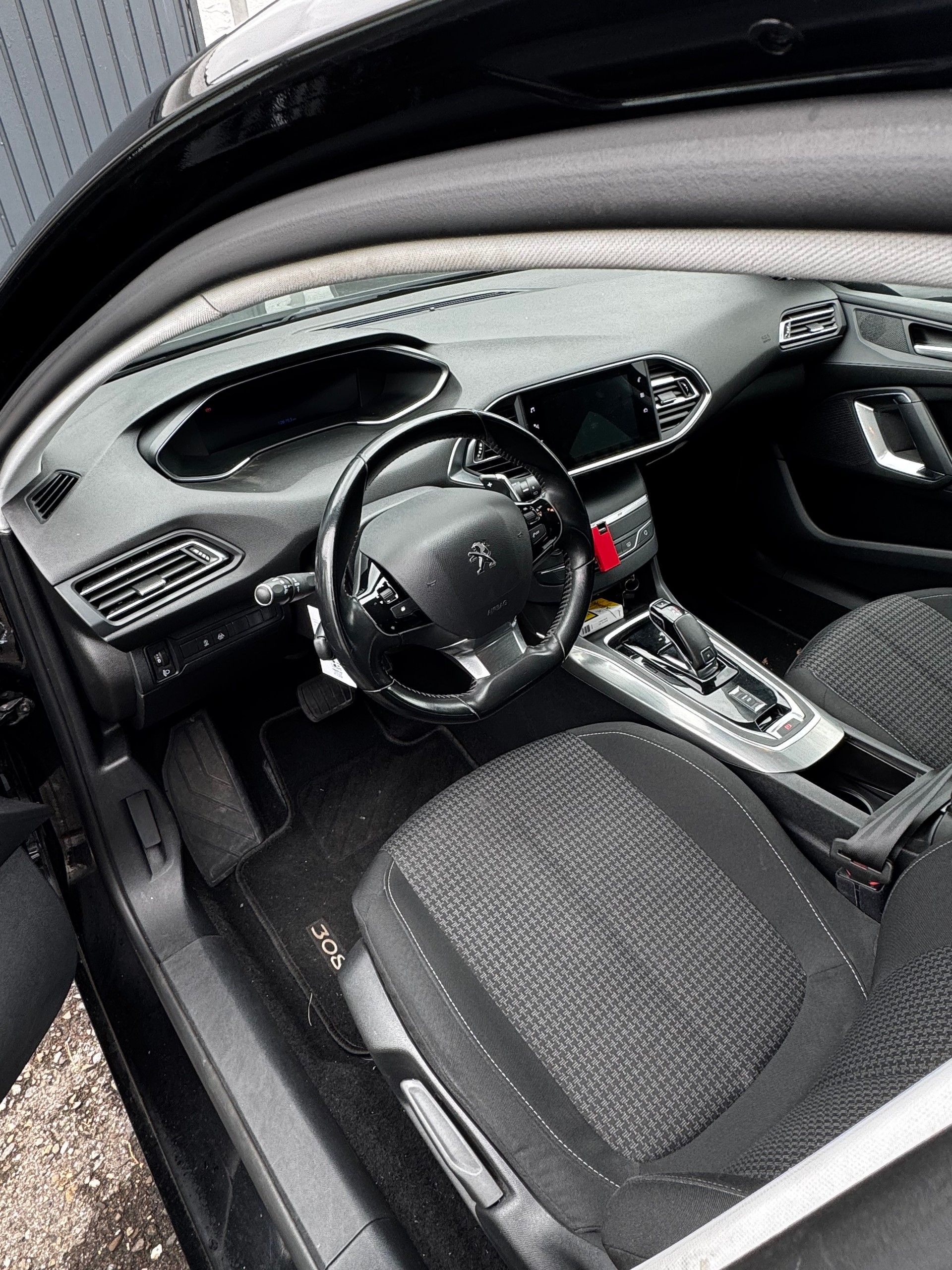 PEUGEOT 1.5 BlueHDi Business Line-image-4