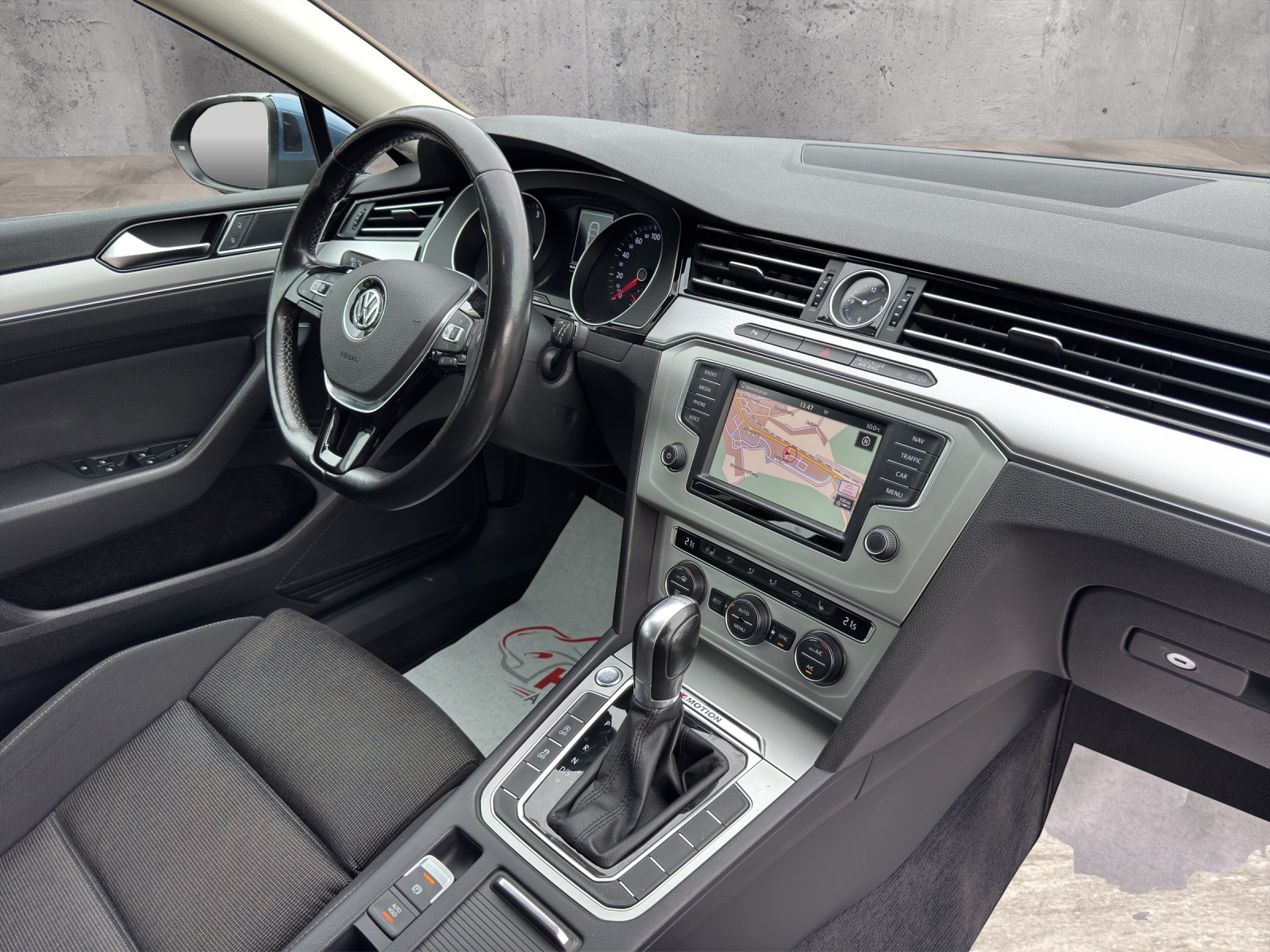 VW Passat Variant 2.0 TDI BMT Comfortline DSG 4Motion-image-12