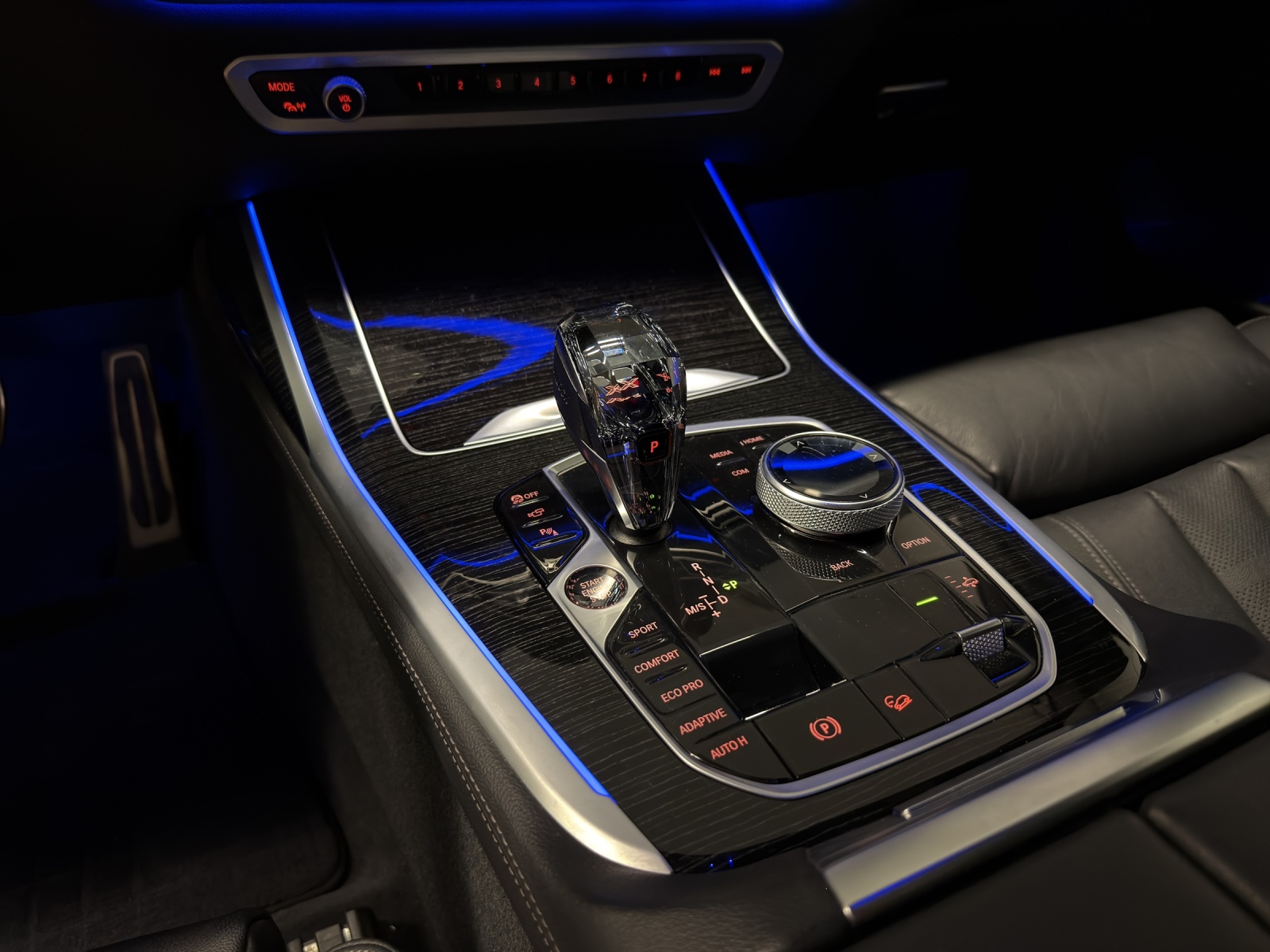 BMW X7 xDrive 48V 40d Steptronic-image-12
