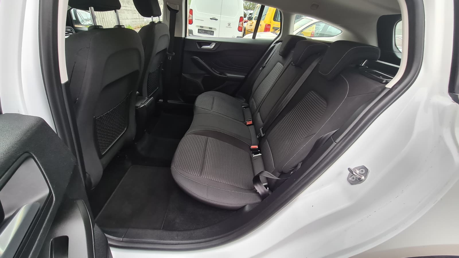 FORD Focus 1.5 TDCi Titanium Automatic ** Gr-Navi ** RF-Kamera ** PDC ** Tempomat ** Frisch Ab MFK & Service **-image-18