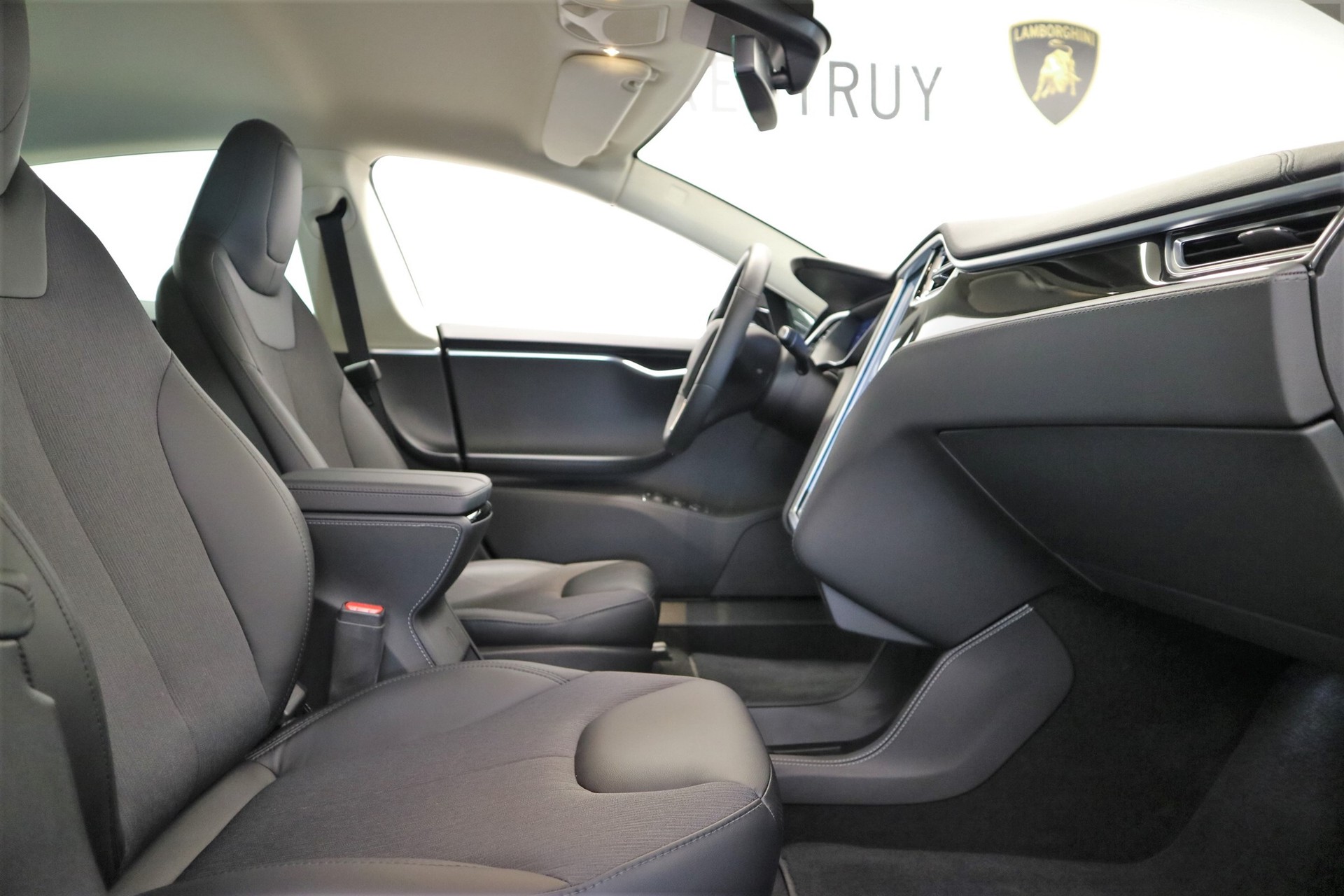 TESLA Model S 70 D-image-6