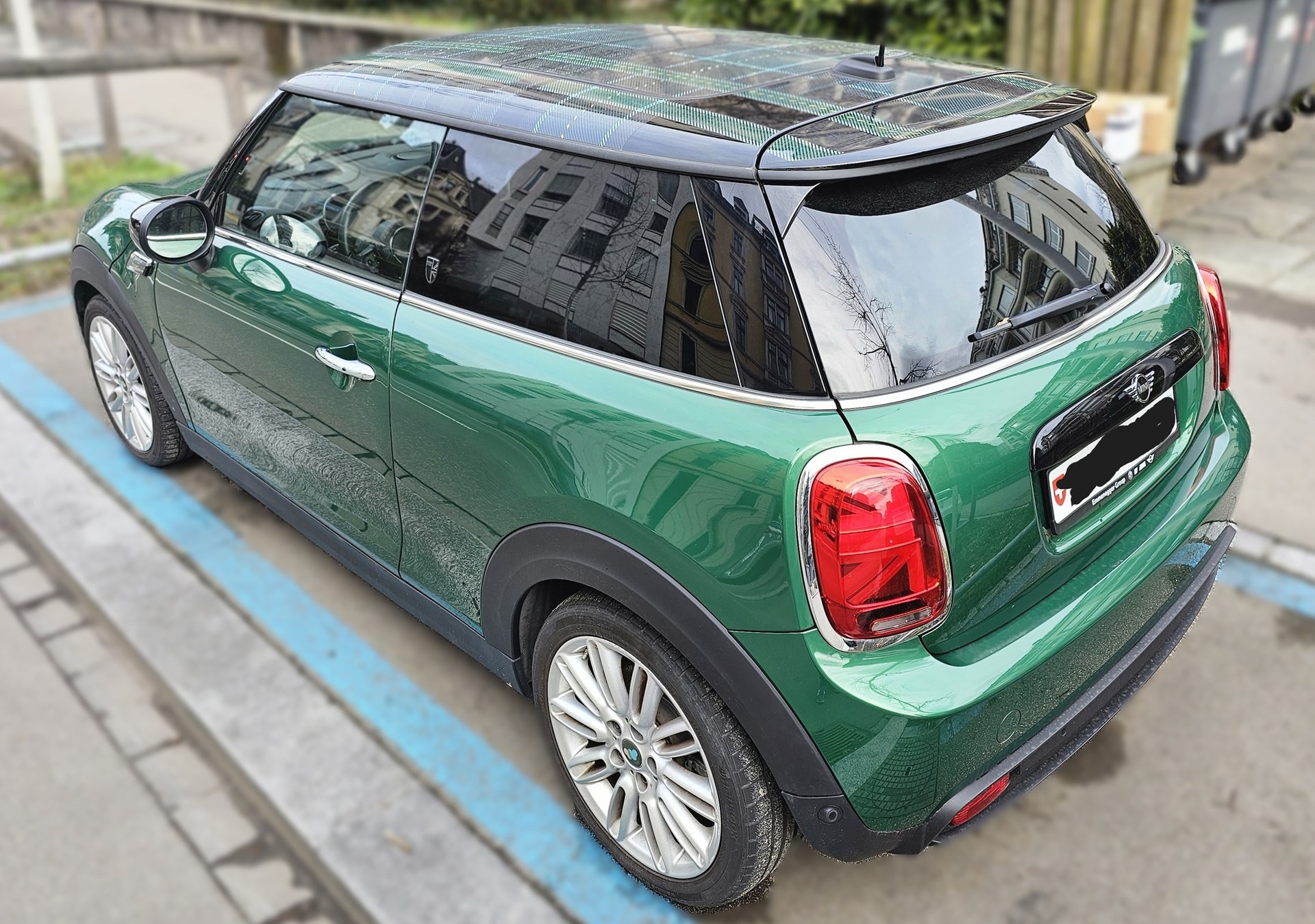 MINI Cooper SE Mosaert Edition-image-1