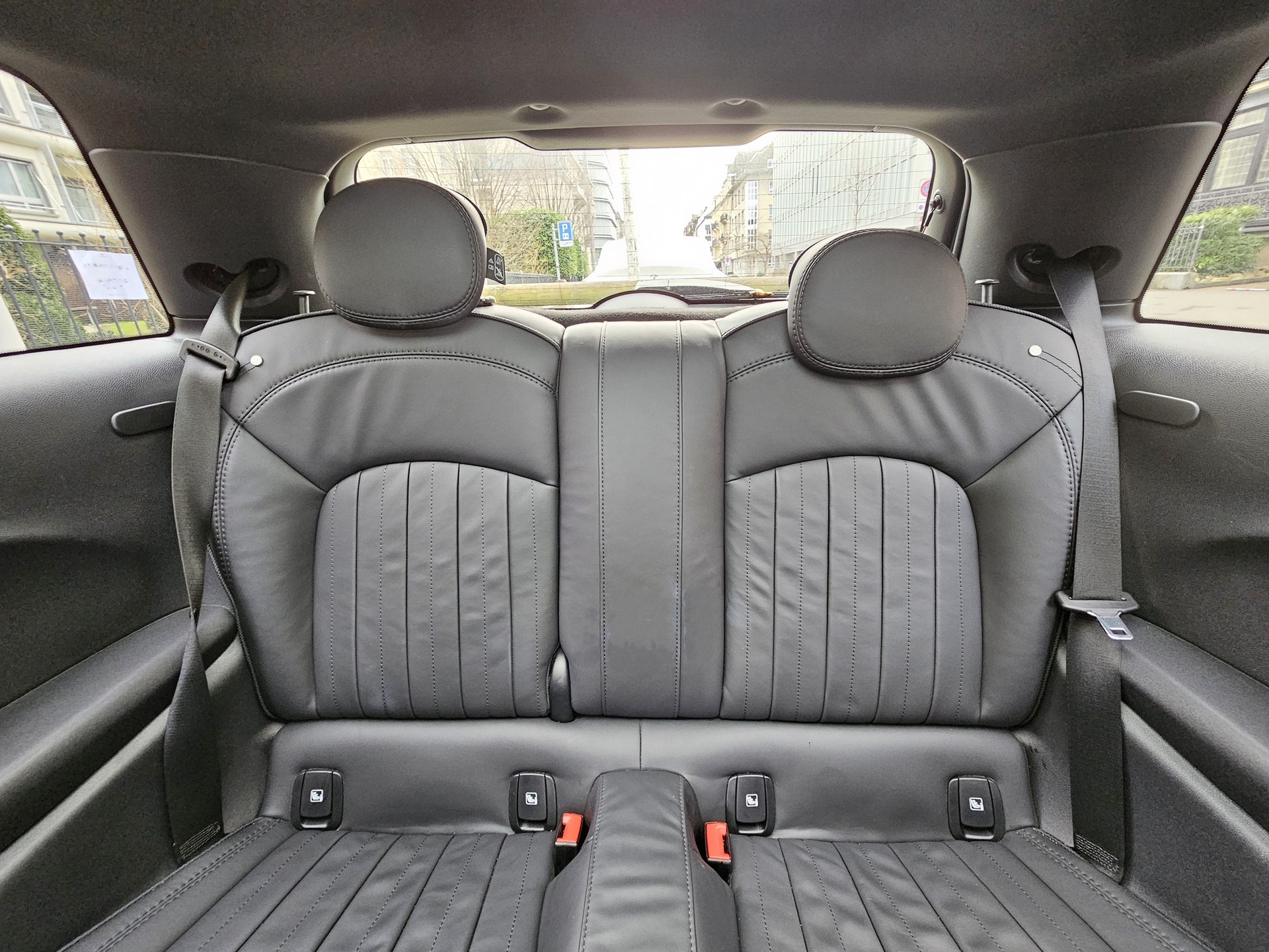 MINI Cooper SE Mosaert Edition-image-7