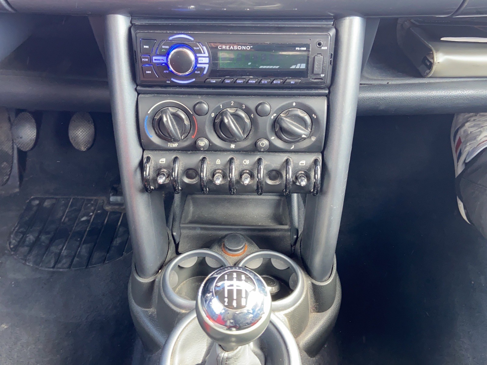 MINI Mini Cooper-image-12