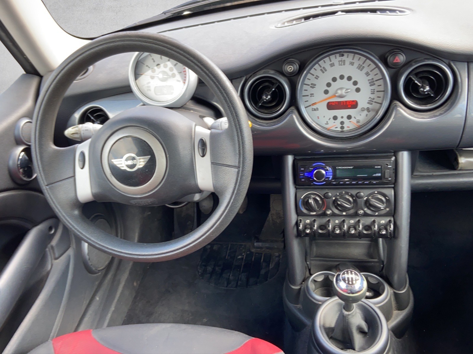 MINI Mini Cooper-image-9
