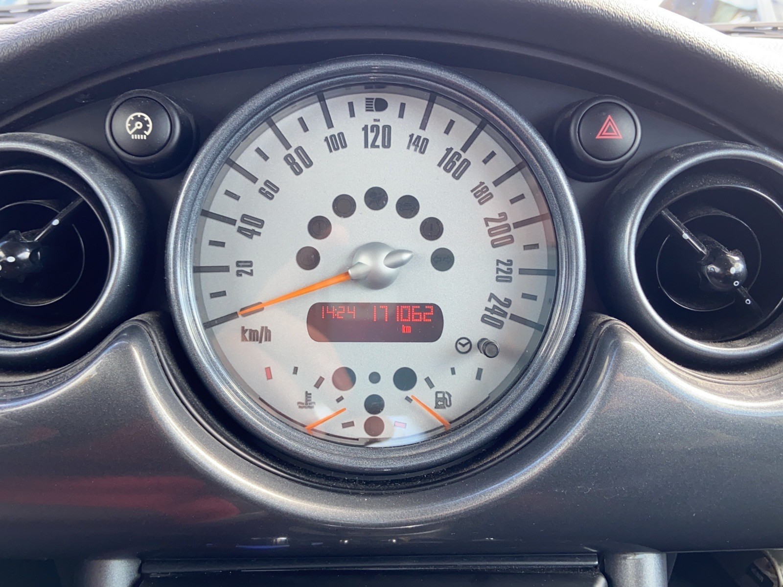 MINI Mini Cooper-image-14